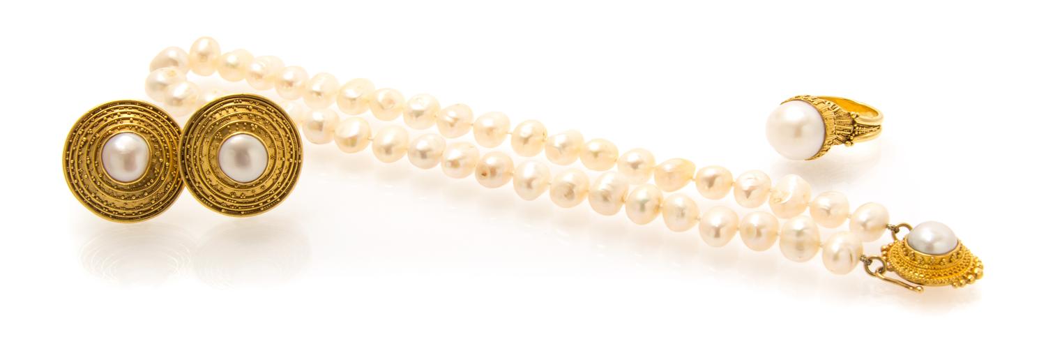 A High Karat Yellow Gold, Freshwater Pearls and Mabe Pearls Demi Parure, Luna Felix, 40.50 dwts.