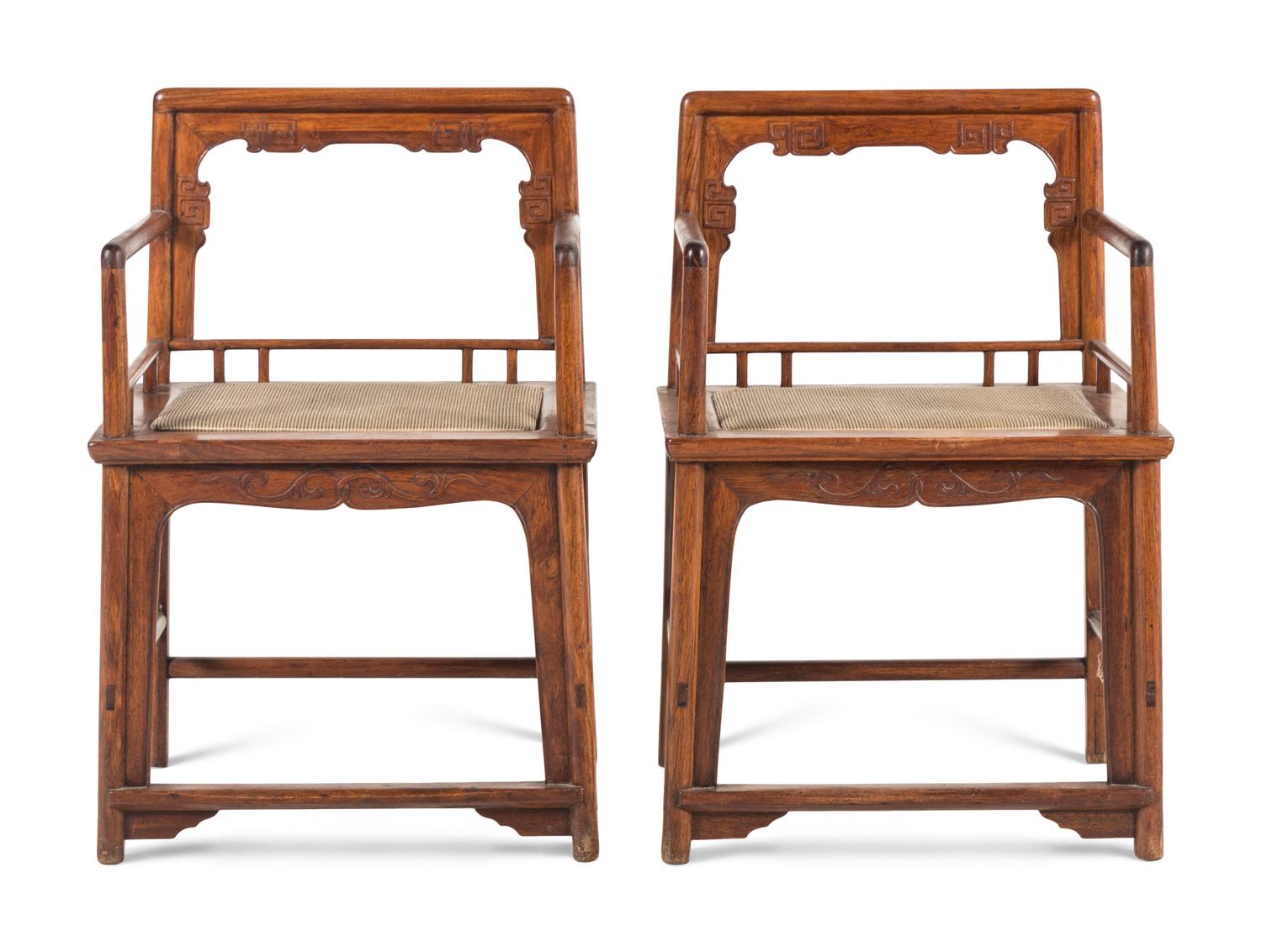 A Pair of Chinese Huanghuali Ming-Style Lowback Armchairs, Meiguiyi, 20th Century 近代 明式黃花梨玫瑰椅一對