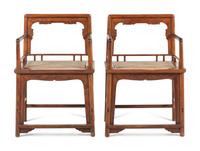 A Pair of Chinese Huanghuali Ming-Style Lowback Armchairs, Meiguiyi, 20th Century 近代 明式黃花梨玫瑰椅一對