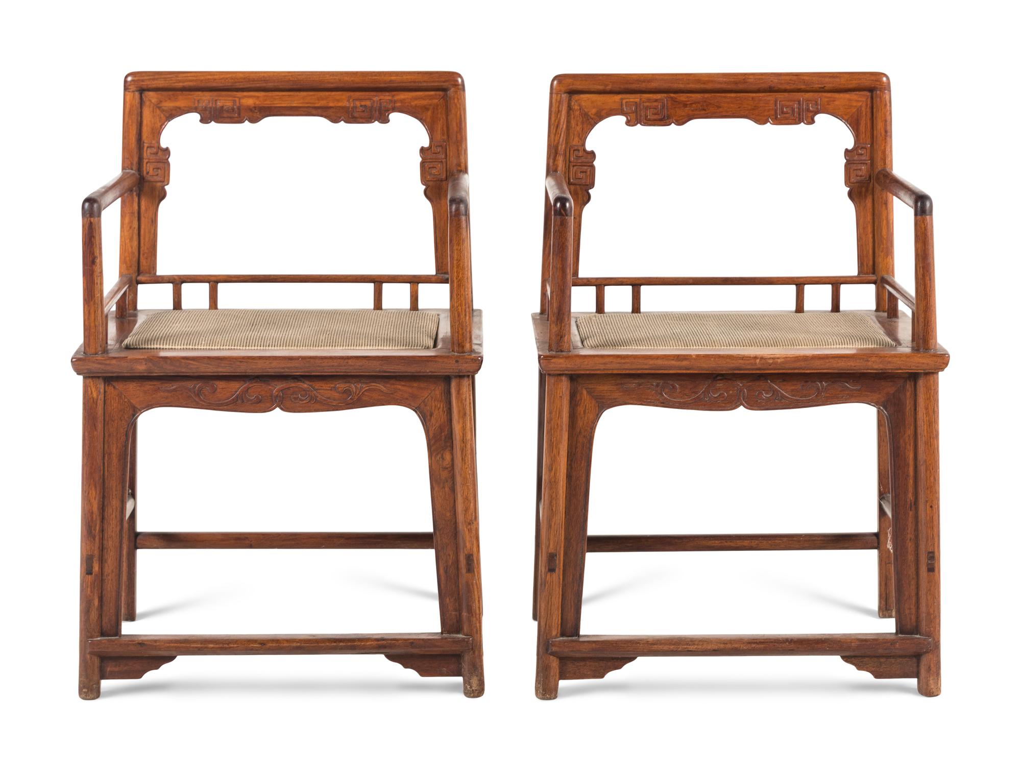 A Pair of Chinese Huanghuali Ming-Style Lowback Armchairs, Meiguiyi, 20th Century 近代 明式黃花梨玫瑰椅一對