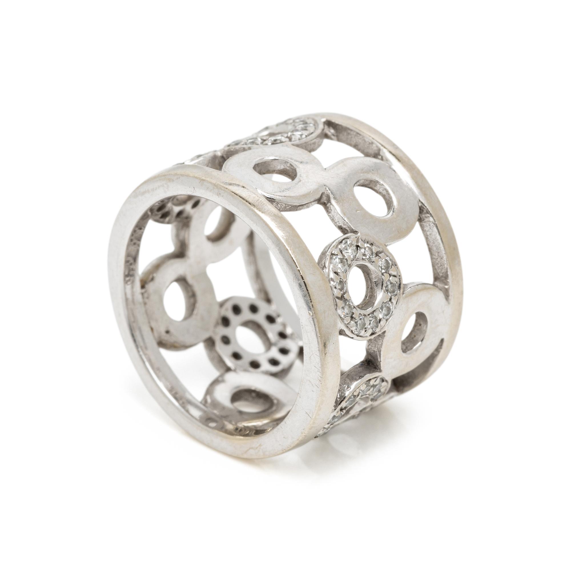 WHITE GOLD AND DIAMOND RING