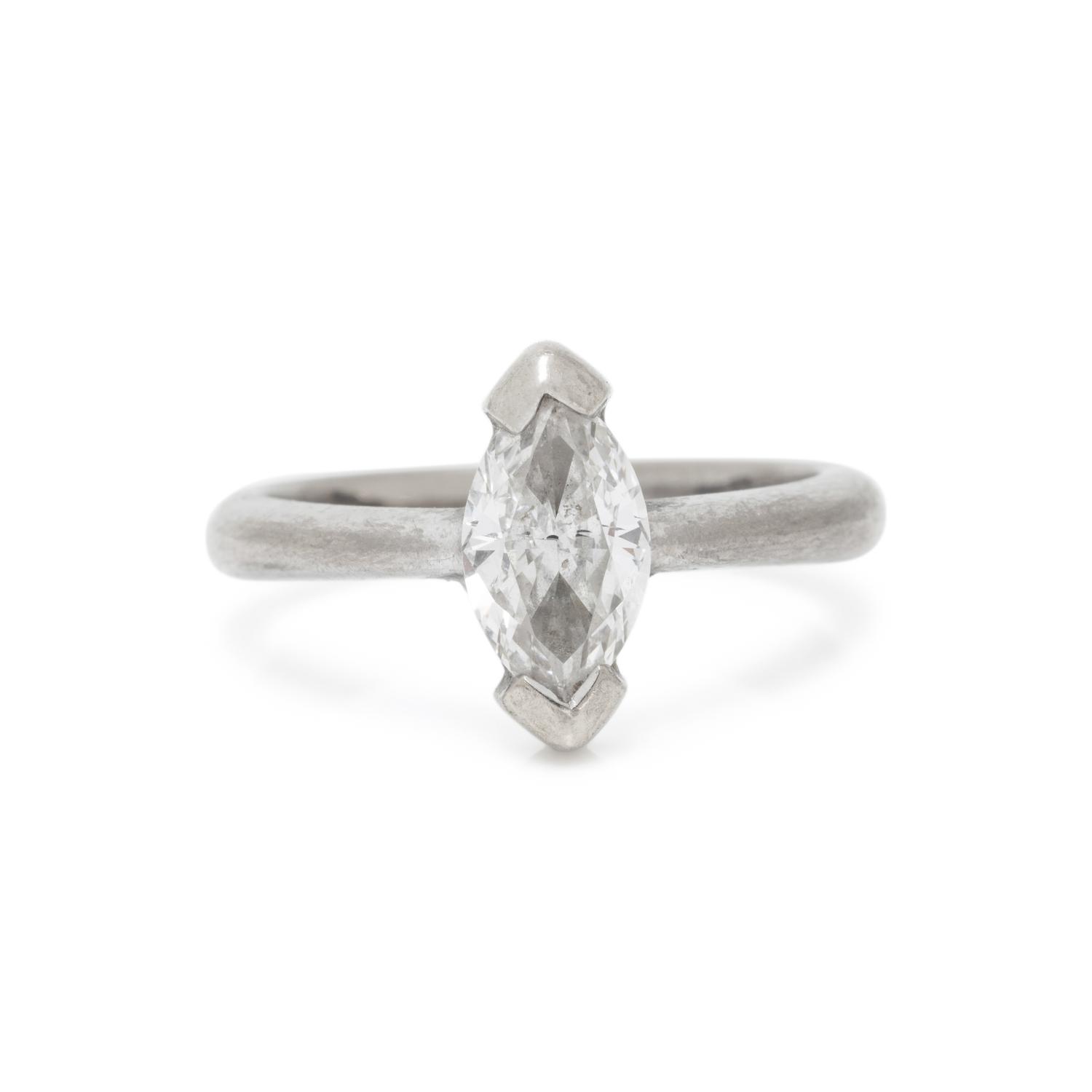 WHITE GOLD AND DIAMOND RING