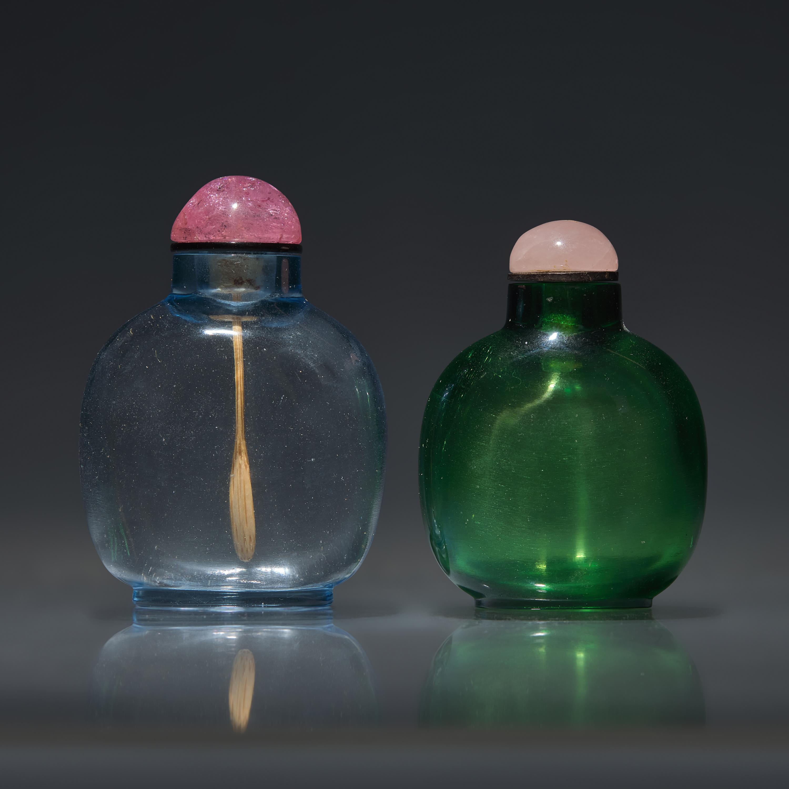 Two Chinese Glass Snuff Bottles, Qing Dynasty, Circa 1730-1820 — 1730-1820年 料器素面鼻煙壺兩支
