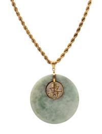 YELLOW GOLD AND JADE PENDANT NECKLACE