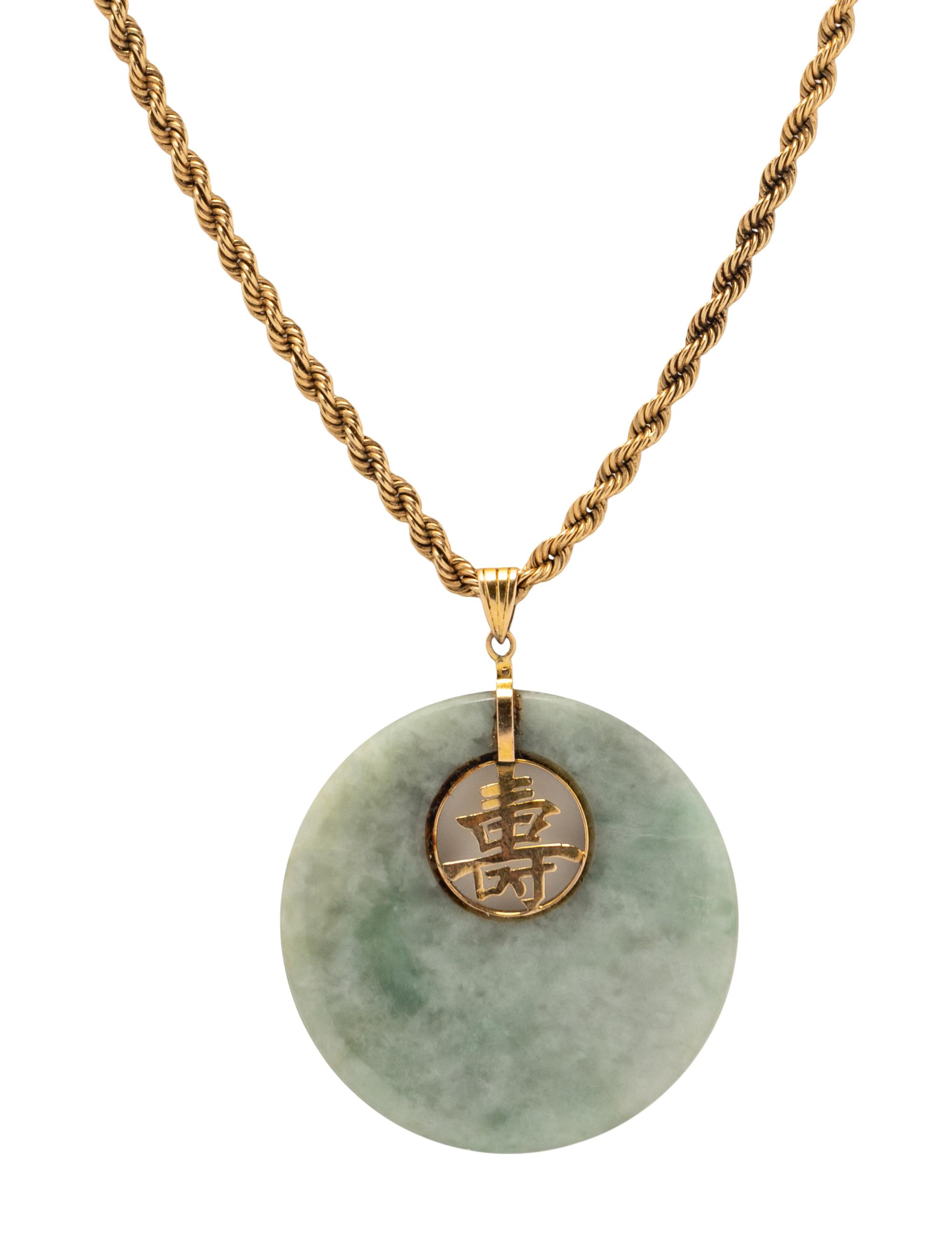 YELLOW GOLD AND JADE PENDANT NECKLACE