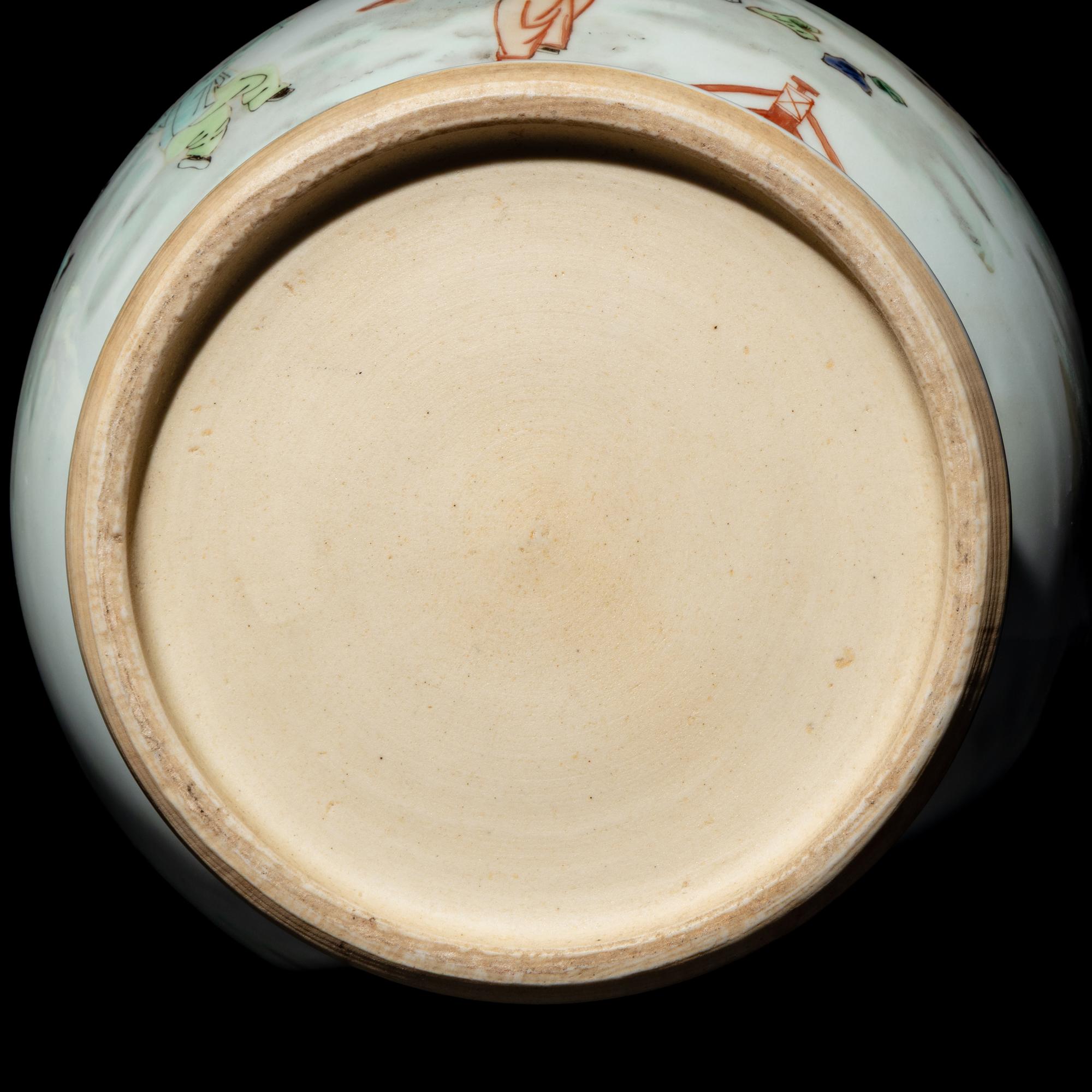 Two Chinese Famille Verte Porcelain Vases 瓷瓶兩件