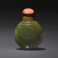 A Small Chinese Faceted Jasper Snuff Bottle, Qing Dynasty, Circa 1750-1820 — 1750–1820年 羊肝瑪瑙八方磨棱小鼻煙壺