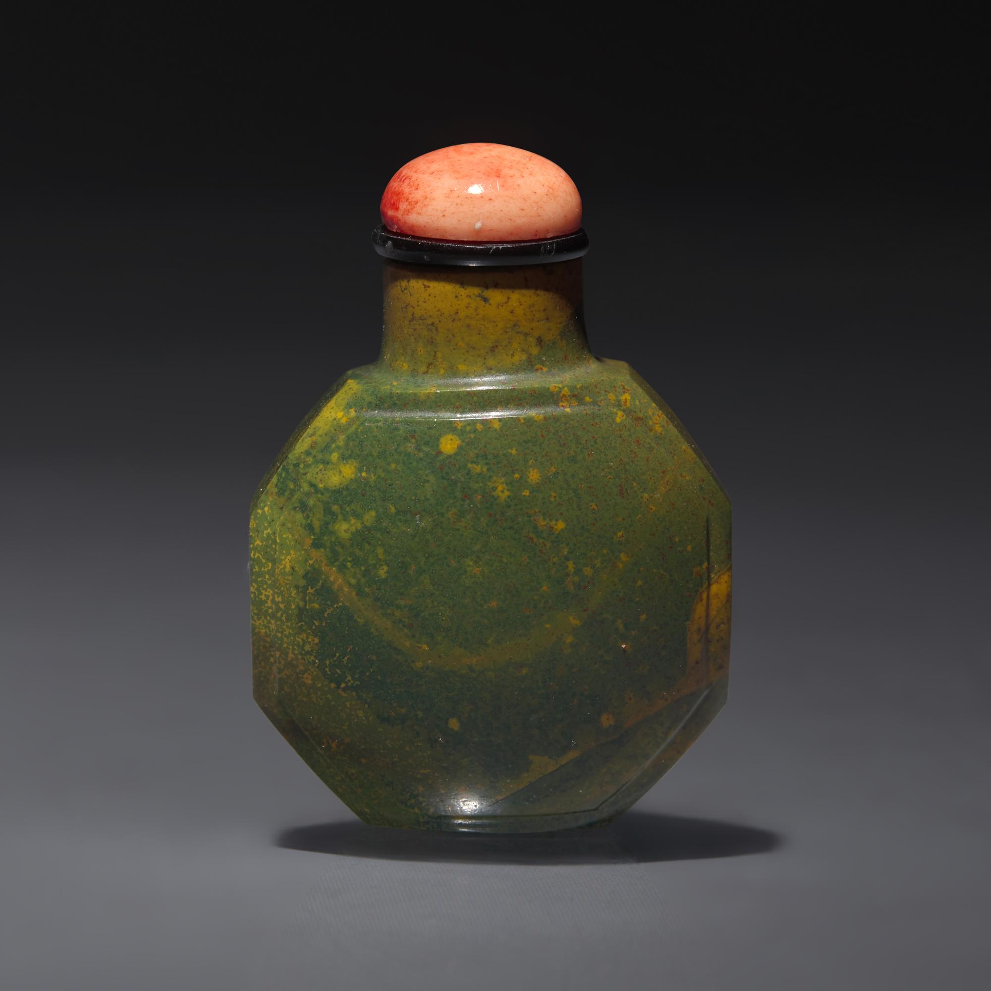 A Small Chinese Faceted Jasper Snuff Bottle, Qing Dynasty, Circa 1750-1820 — 1750–1820年 羊肝瑪瑙八方磨棱小鼻煙壺