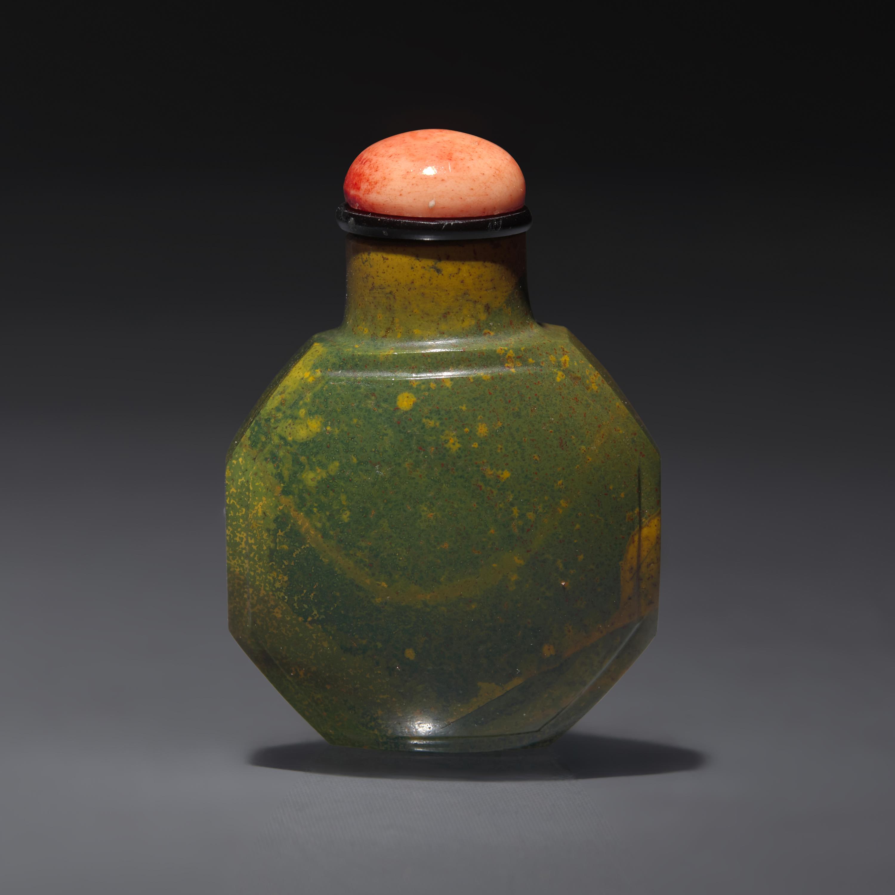 A Small Chinese Faceted Jasper Snuff Bottle, Qing Dynasty, Circa 1750-1820 — 1750–1820年 羊肝瑪瑙八方磨棱小鼻煙壺