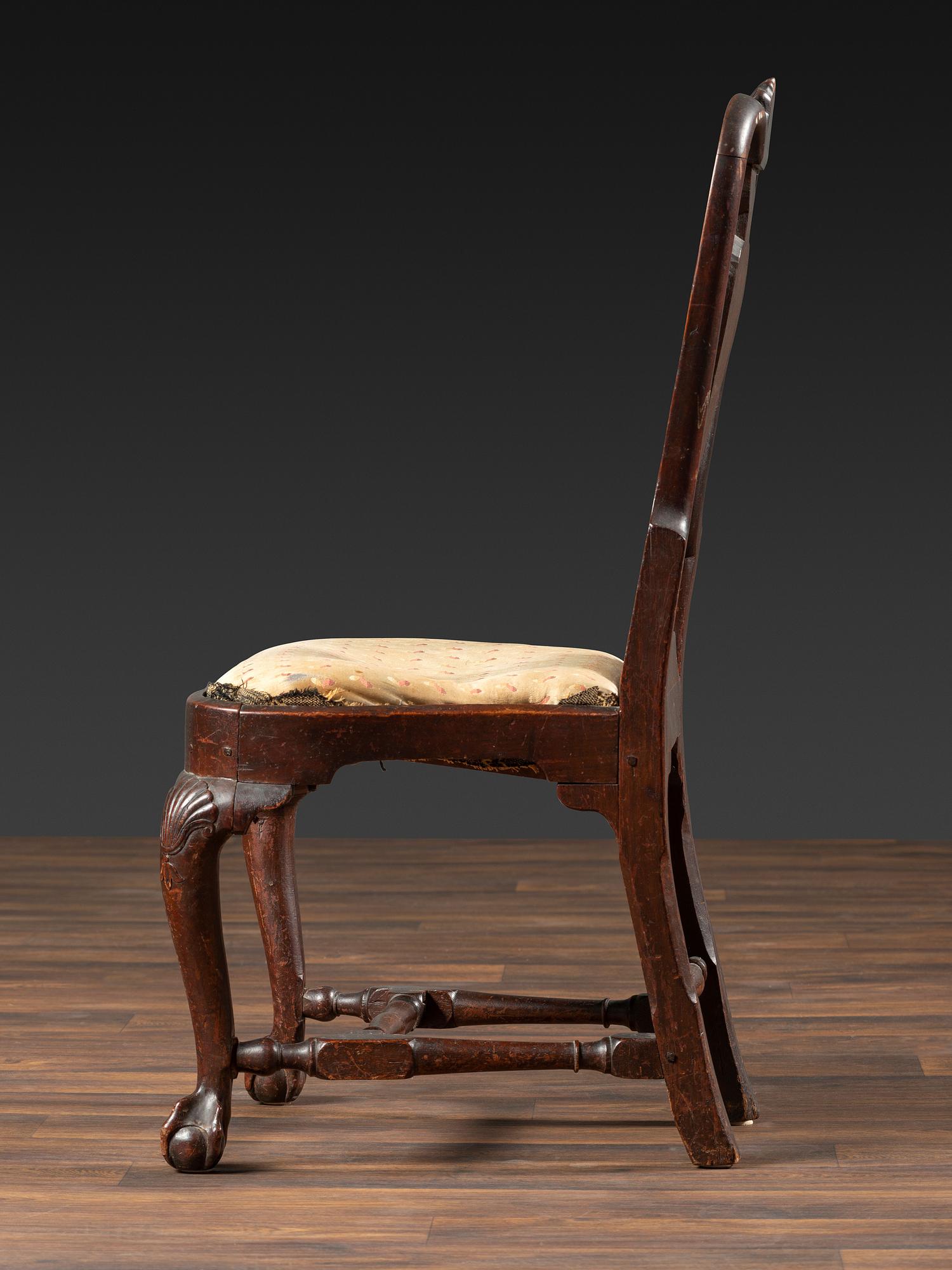 A Fine Queen Anne Shell-Carved Walnut Stretcher-Base Claw-and-Ball Foot Compass-Seat Side Chair