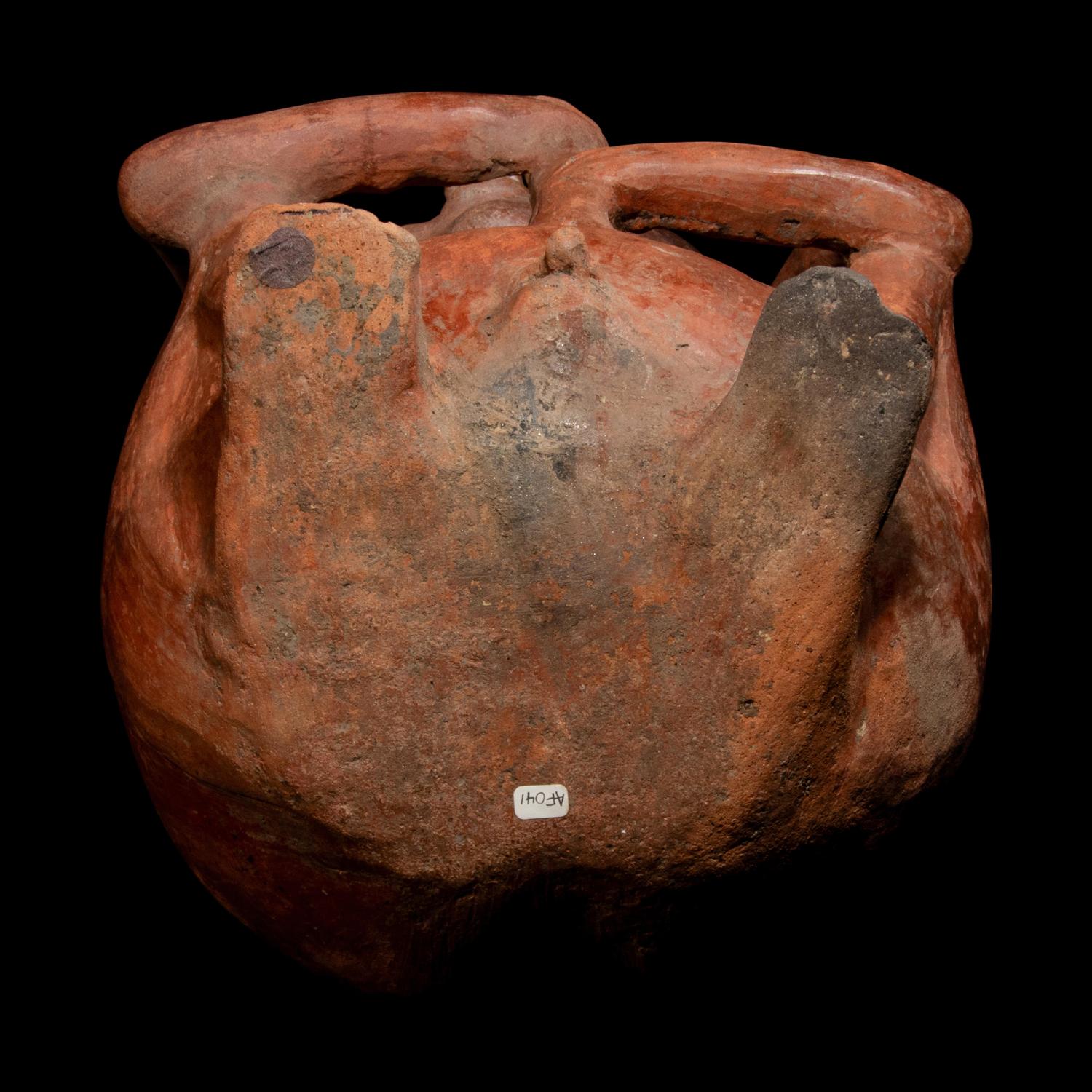 A Nariño-Capuli Redware Figural Vessel
