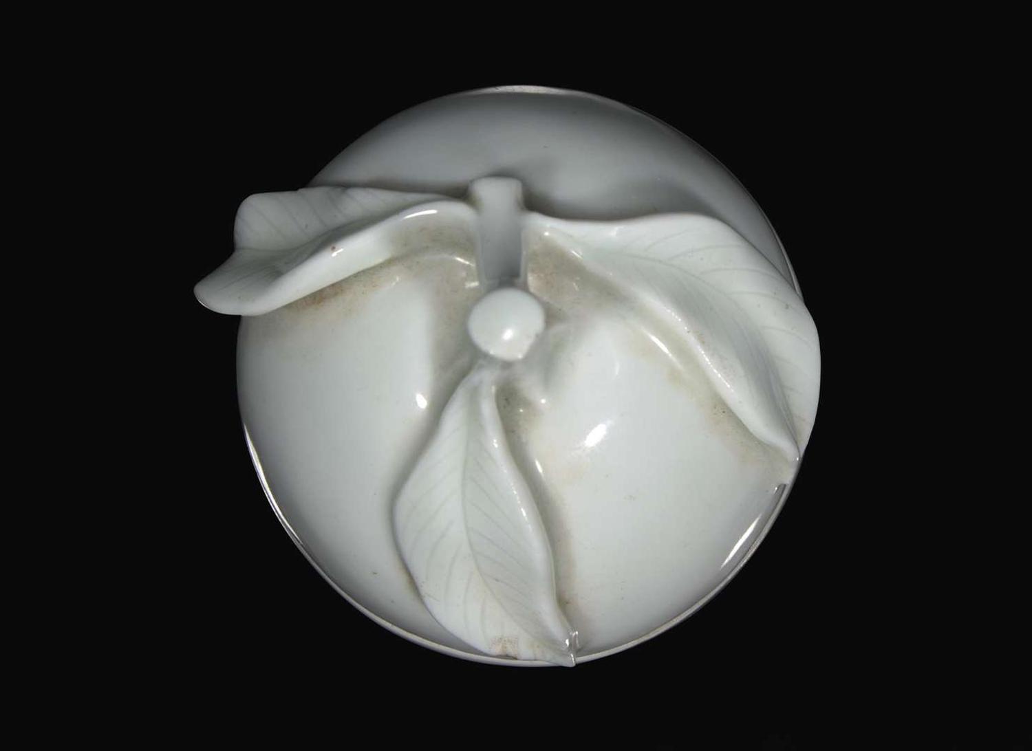 A Chinese blanc de Chine small fruit-form incense holder 德化窯果形小香盒