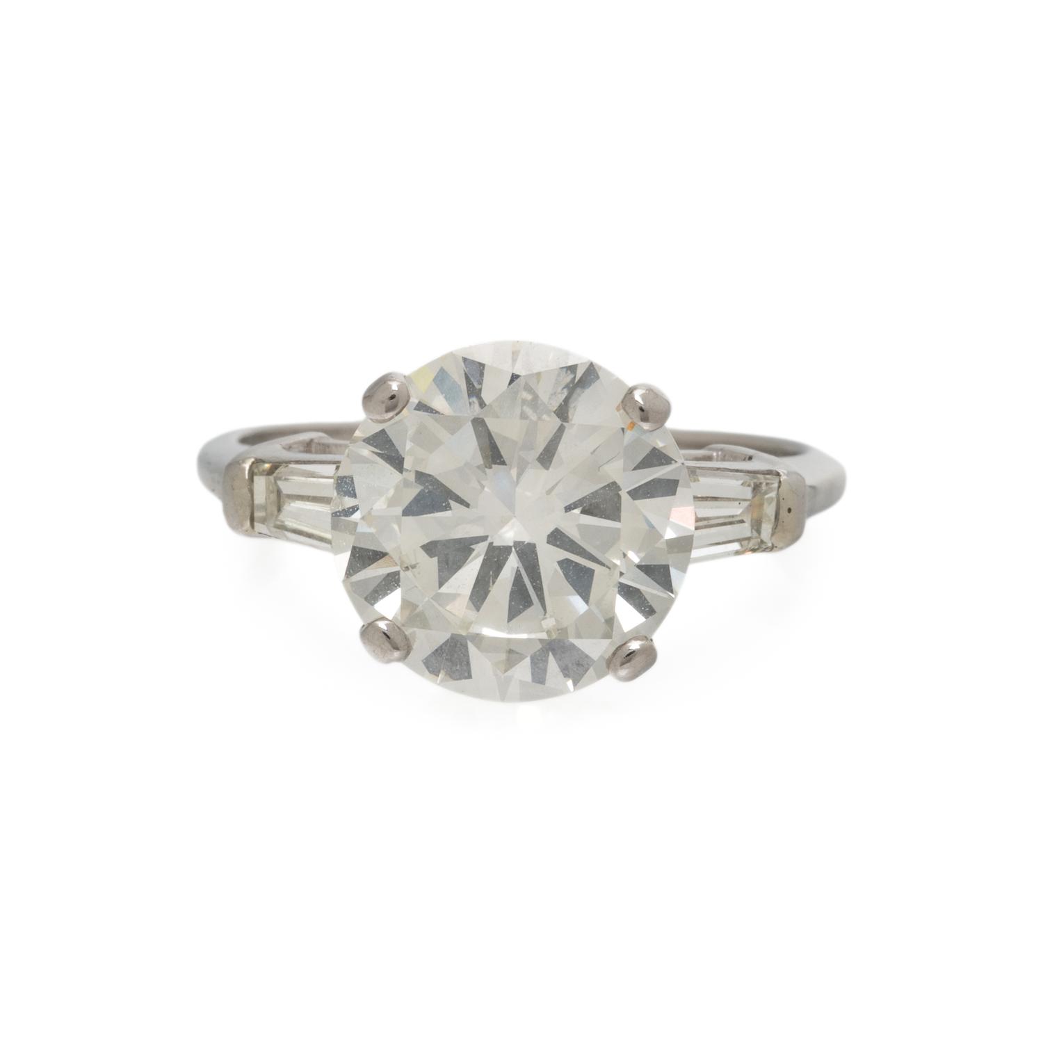 DIAMOND RING