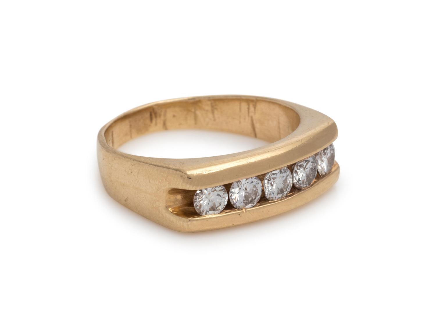 YELLOW GOLD AND DIAMOND RING