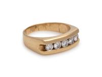 YELLOW GOLD AND DIAMOND RING