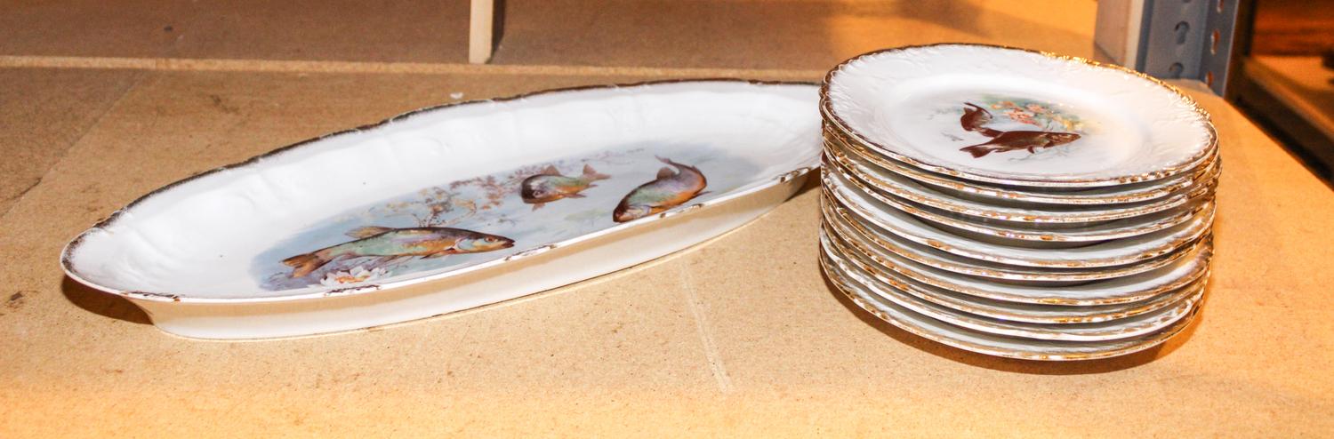 An Eleven Piece Austrian Fish Motif Porcelain Service Length of longest 21 1/2 inches.