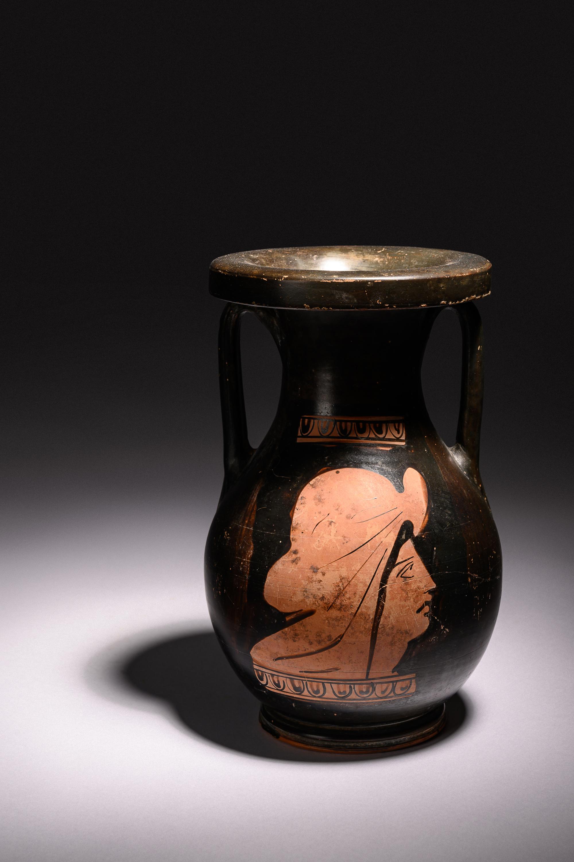 An Attic Red-Figured Pelike Depicting the Head of Arimasp