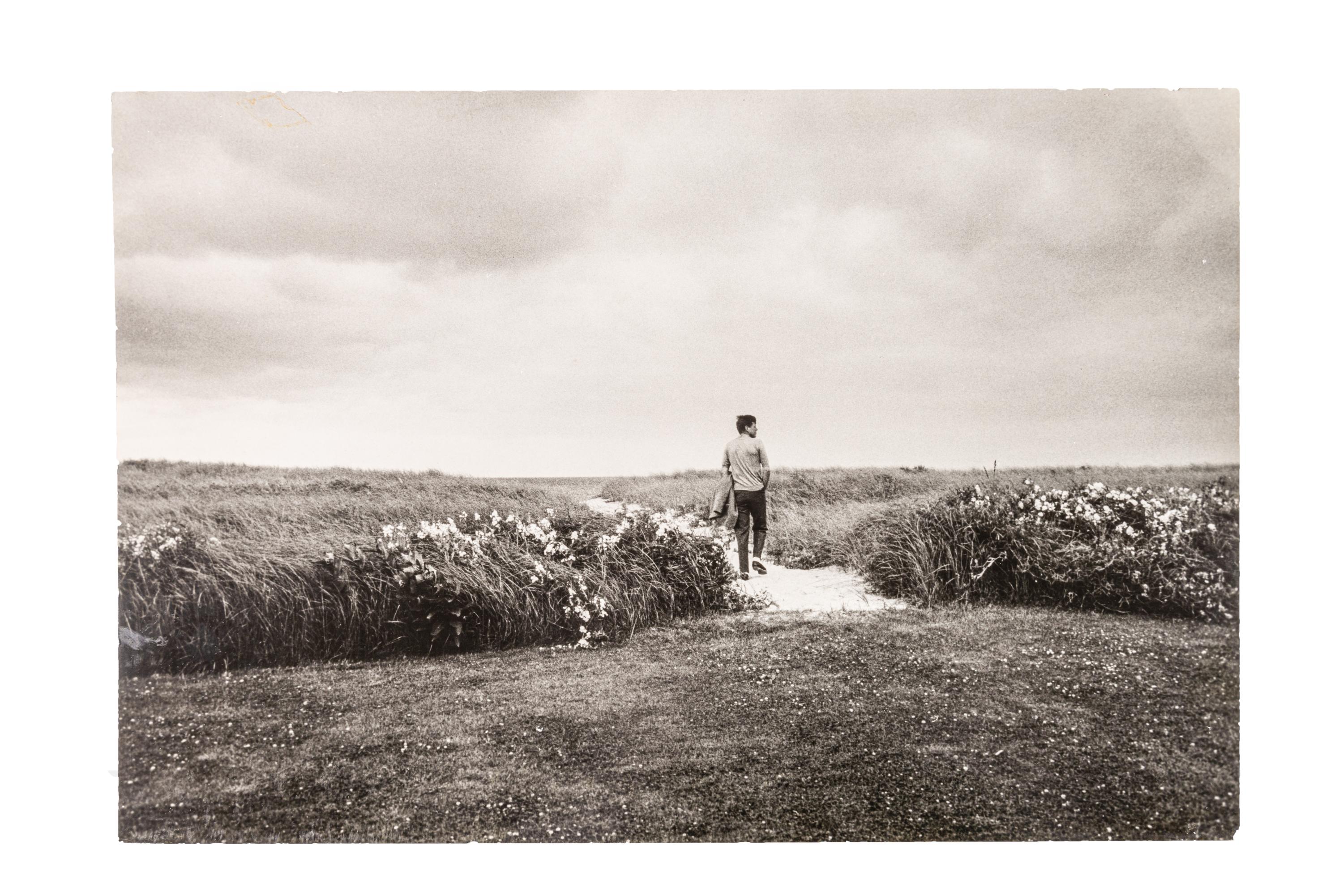 [KENNEDY, John F. (1917-1963)]. SHAW, Mark (1921-1969), photographer. Photograph of John F. Kennedy. New York: 1961.