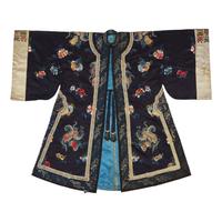 A Chinese Embroidered Midnight Blue Silk Lady's Robe, Late Qing Dynasty 晚清 深藍地繡瓜瓞綿綿女袍