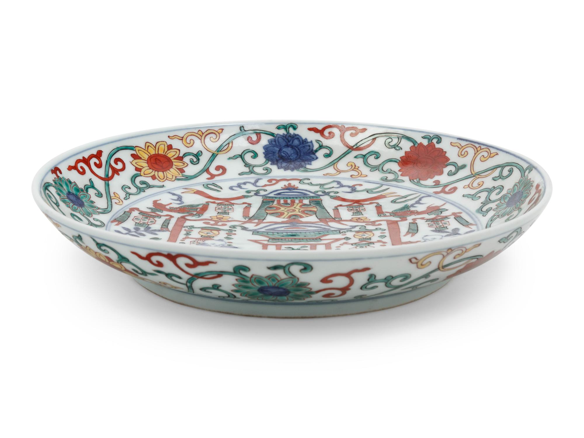 A Chinese Wucai Porcelain Plate