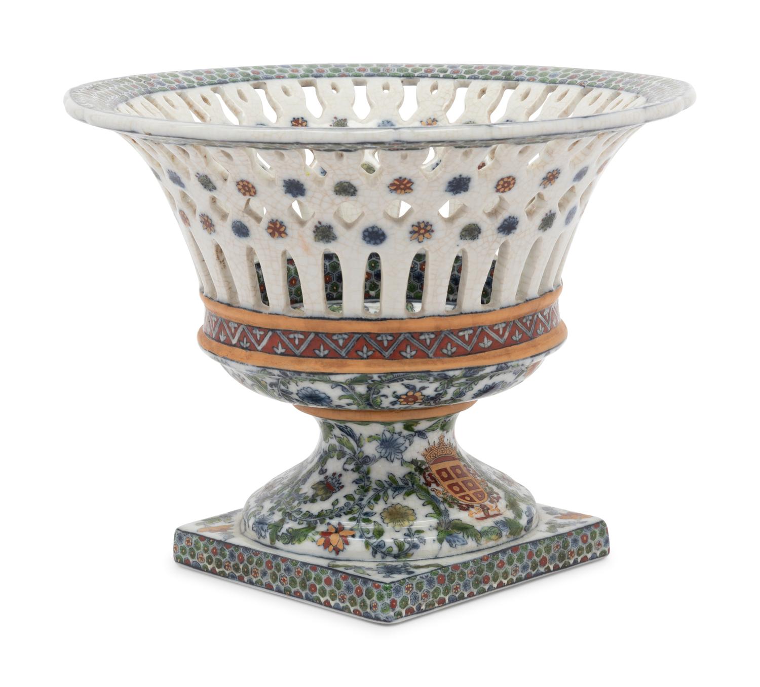 A Chinese Export Ceramic Centerpiece Bowl