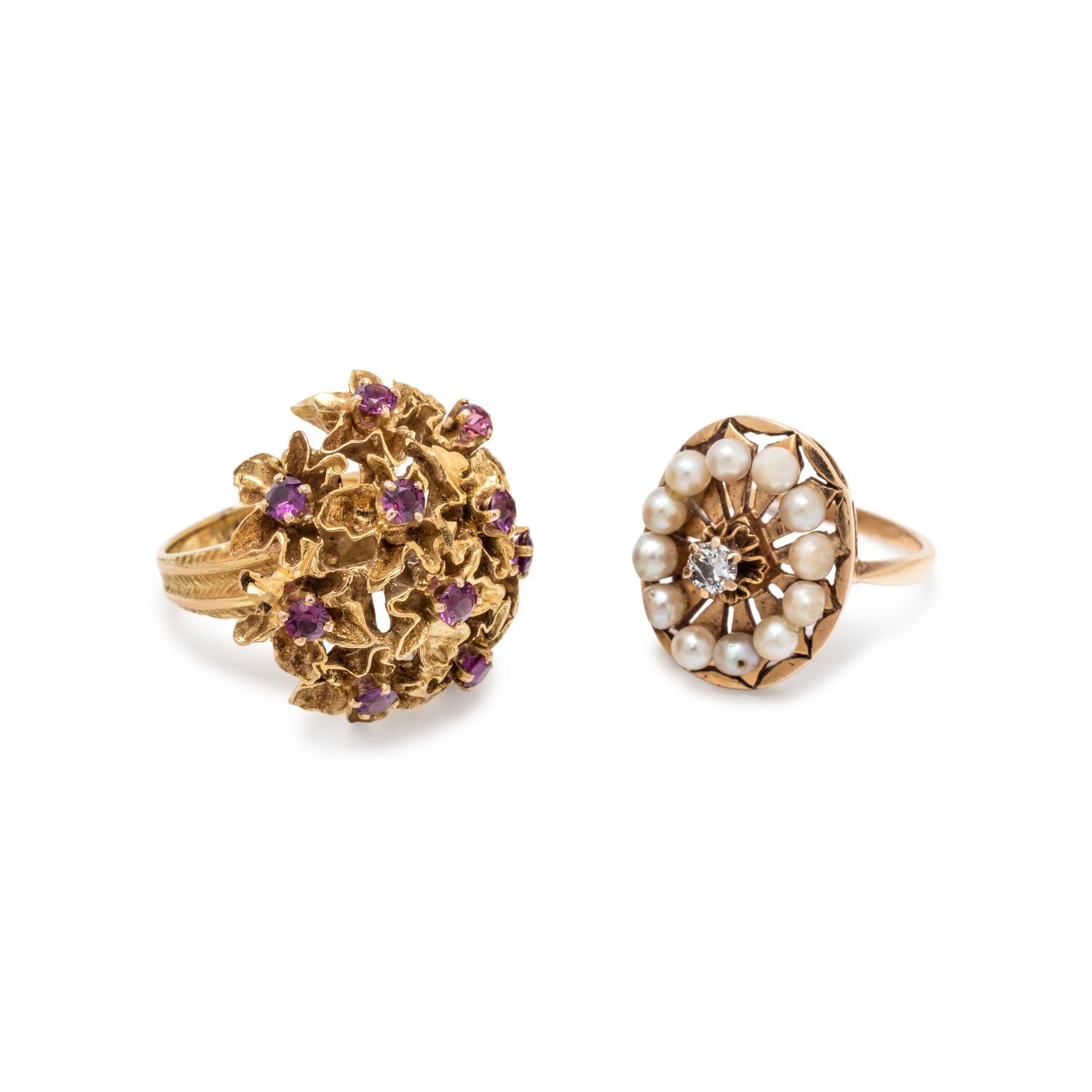 COLLECTION OF GOLD RINGS