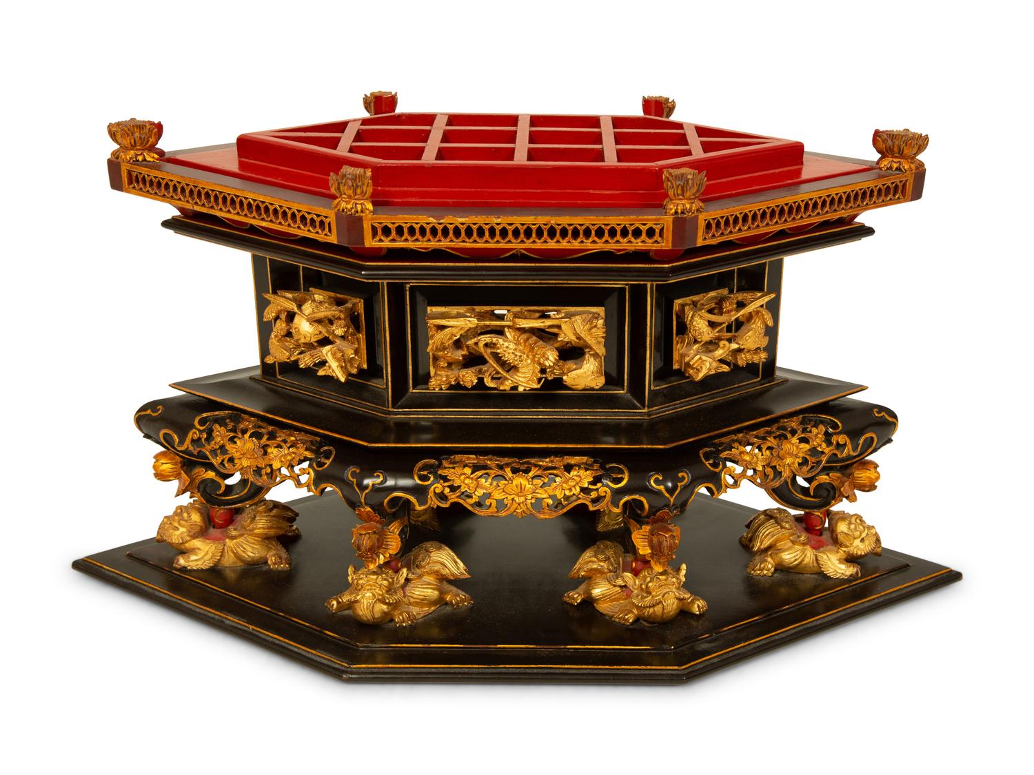 A Straits Chinese Lacquer and Gilt Six-Sided Chanab Offering Box and Stand — 20TH CENTURY