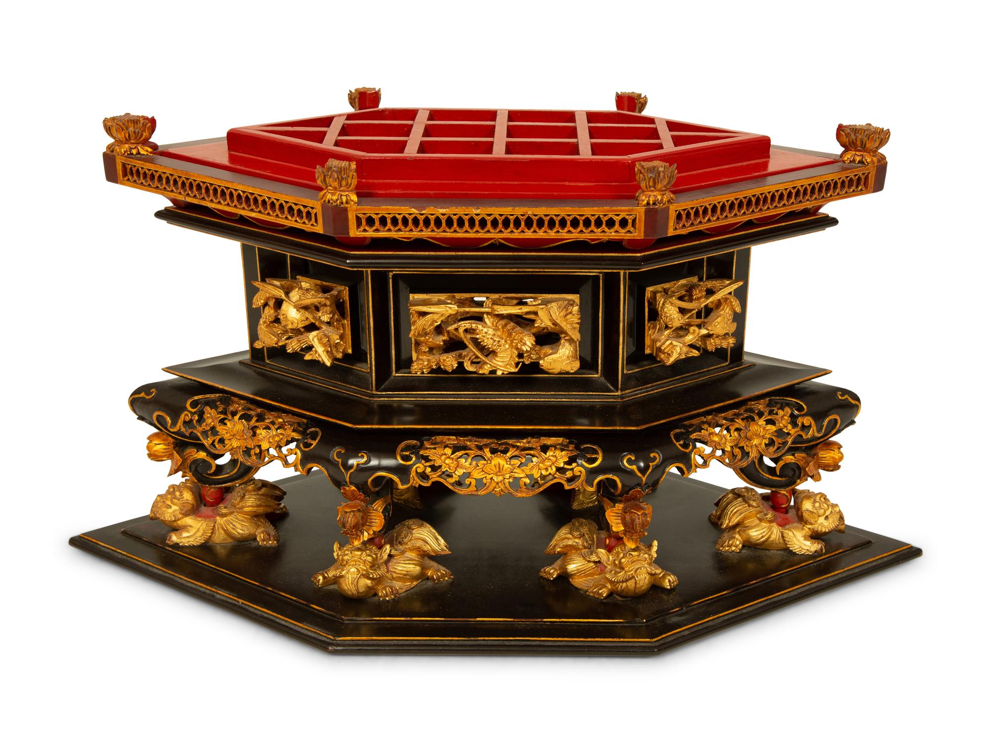 A Straits Chinese Lacquer and Gilt Six-Sided Chanab Offering Box and Stand — 20TH CENTURY