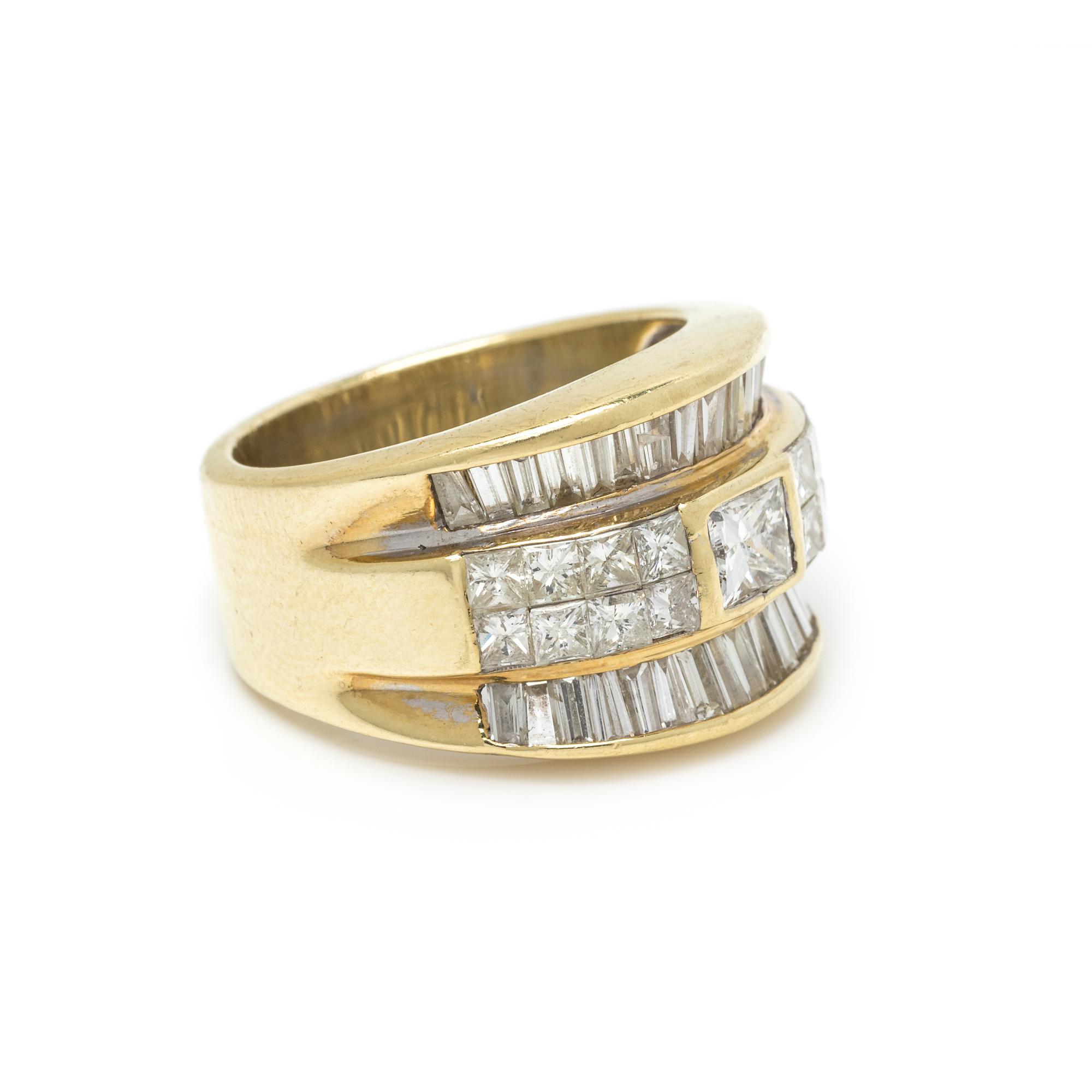 YELLOW GOLD AND DIAMOND RING