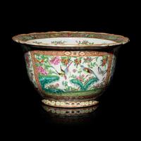 A Chinese Export Rose Medallion Jardinière, Second Half 19th Century 清晚期 廣彩花卉紋花盆