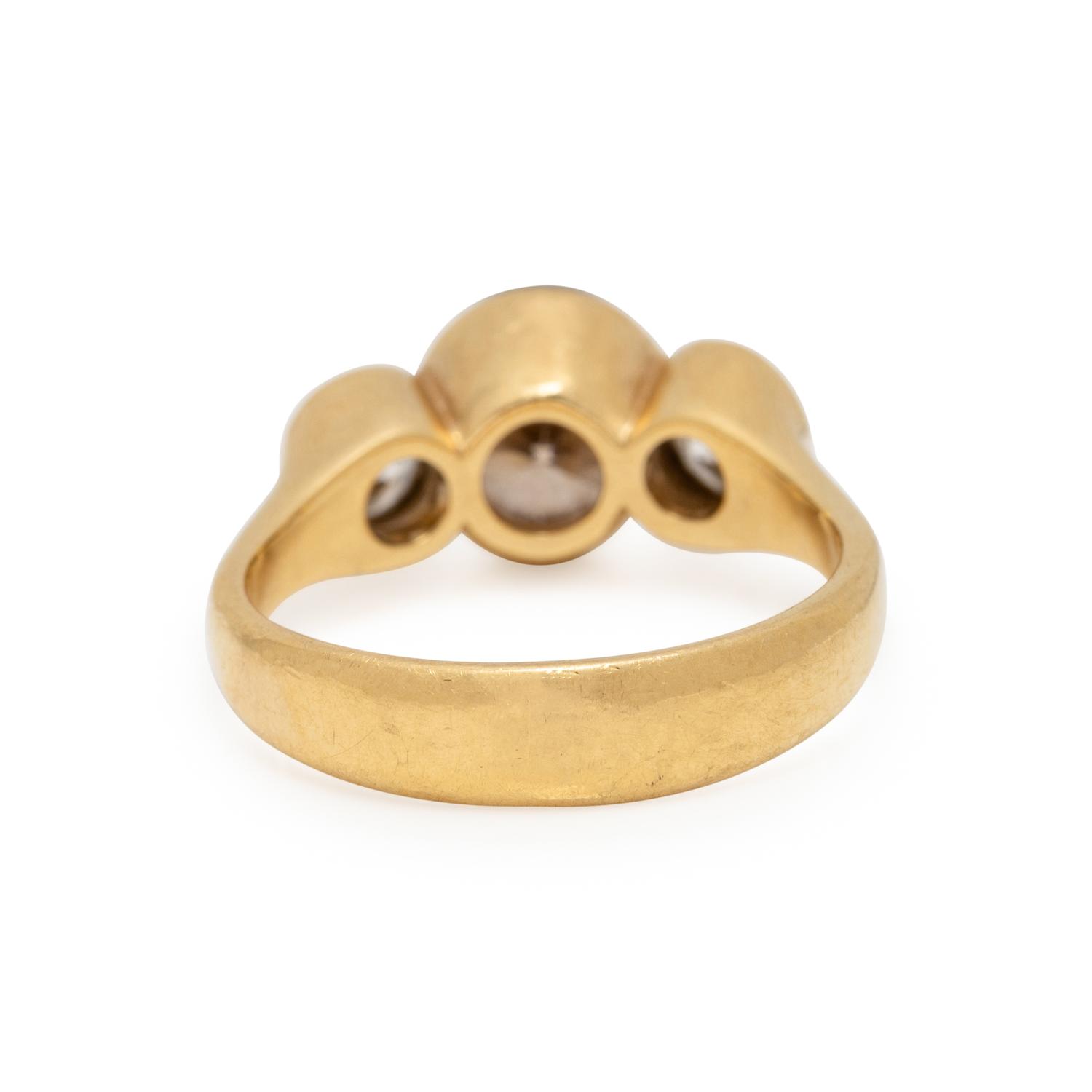 YELLOW GOLD, COLORED DIAMOND, AND DIAMOND RING