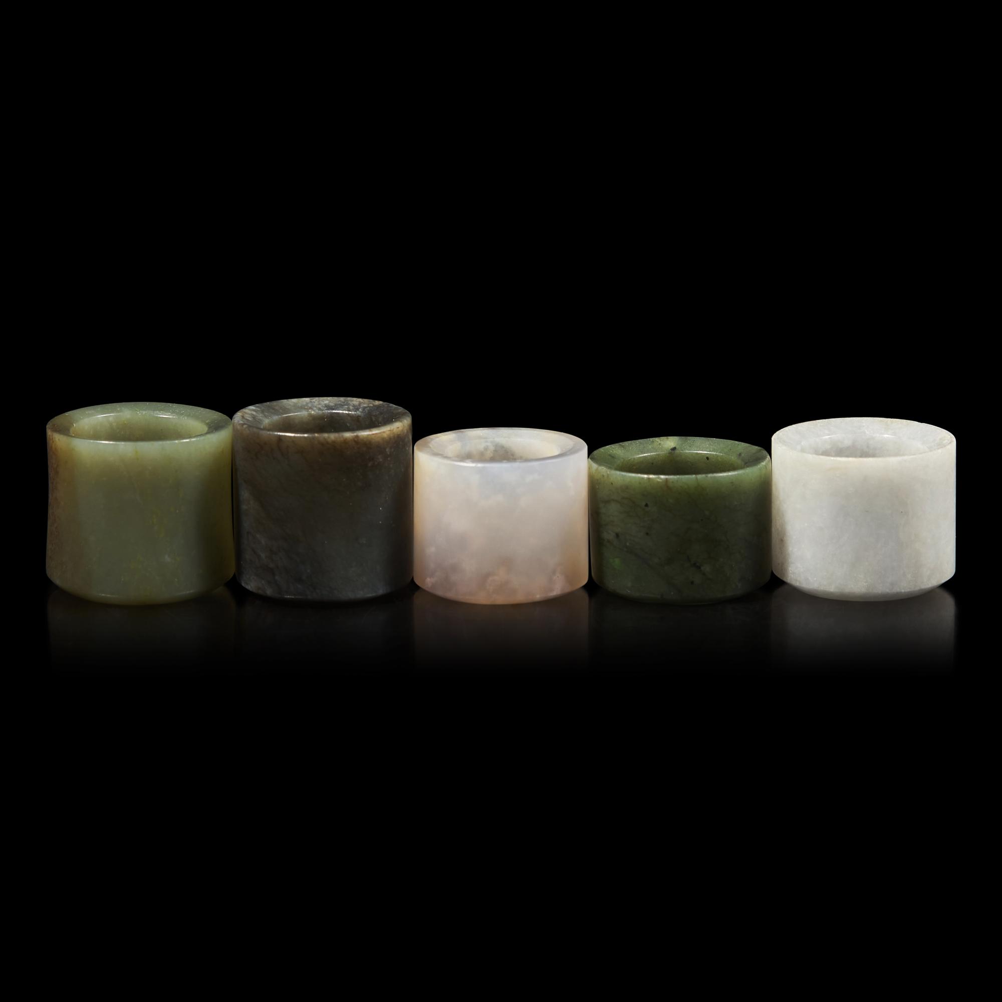 A Group of Five Chinese Jade, Jadeite, and Agate Archer's Rings 玉扳指一組五件
