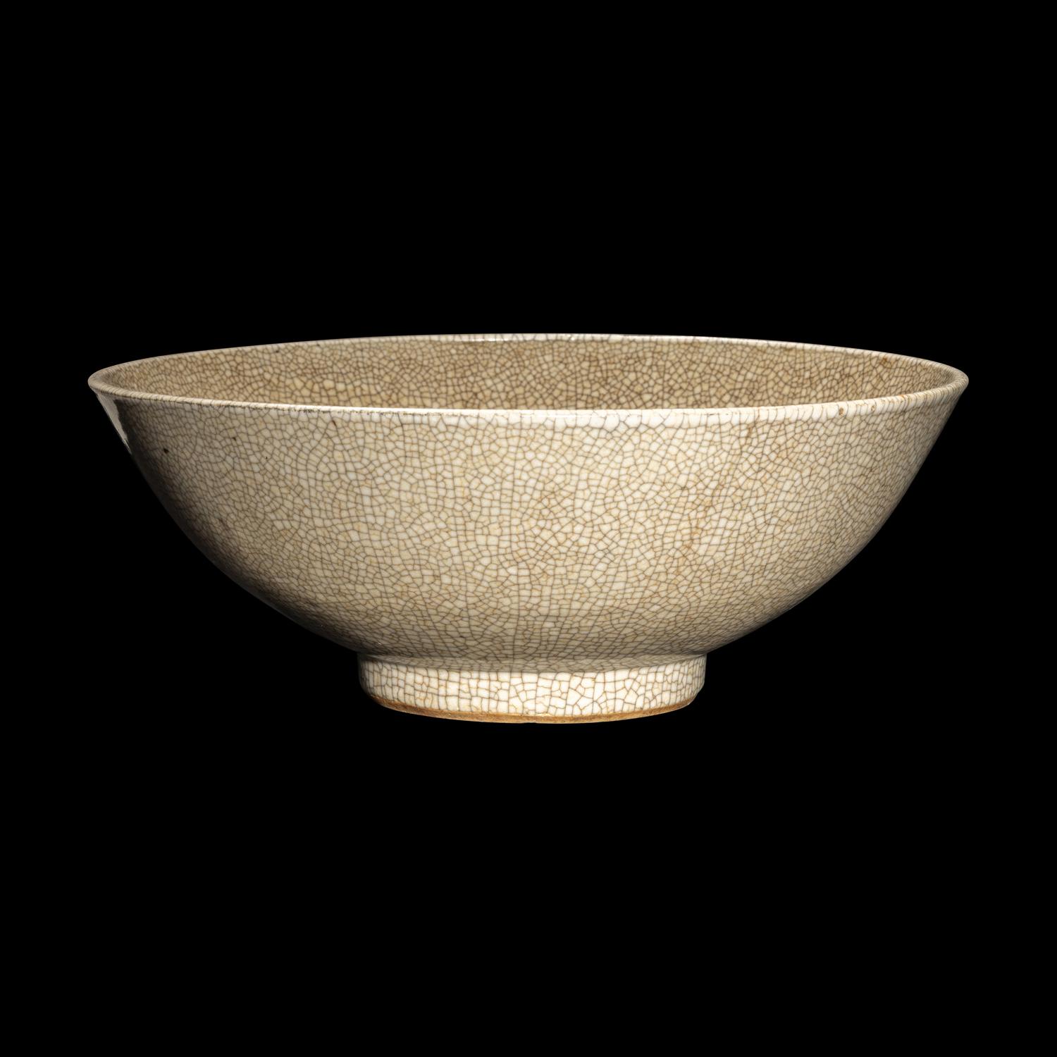 A Chinese Crackled Glazed Porcelain Bowl,18th Century or Later 清中期或以后 哥釉碗