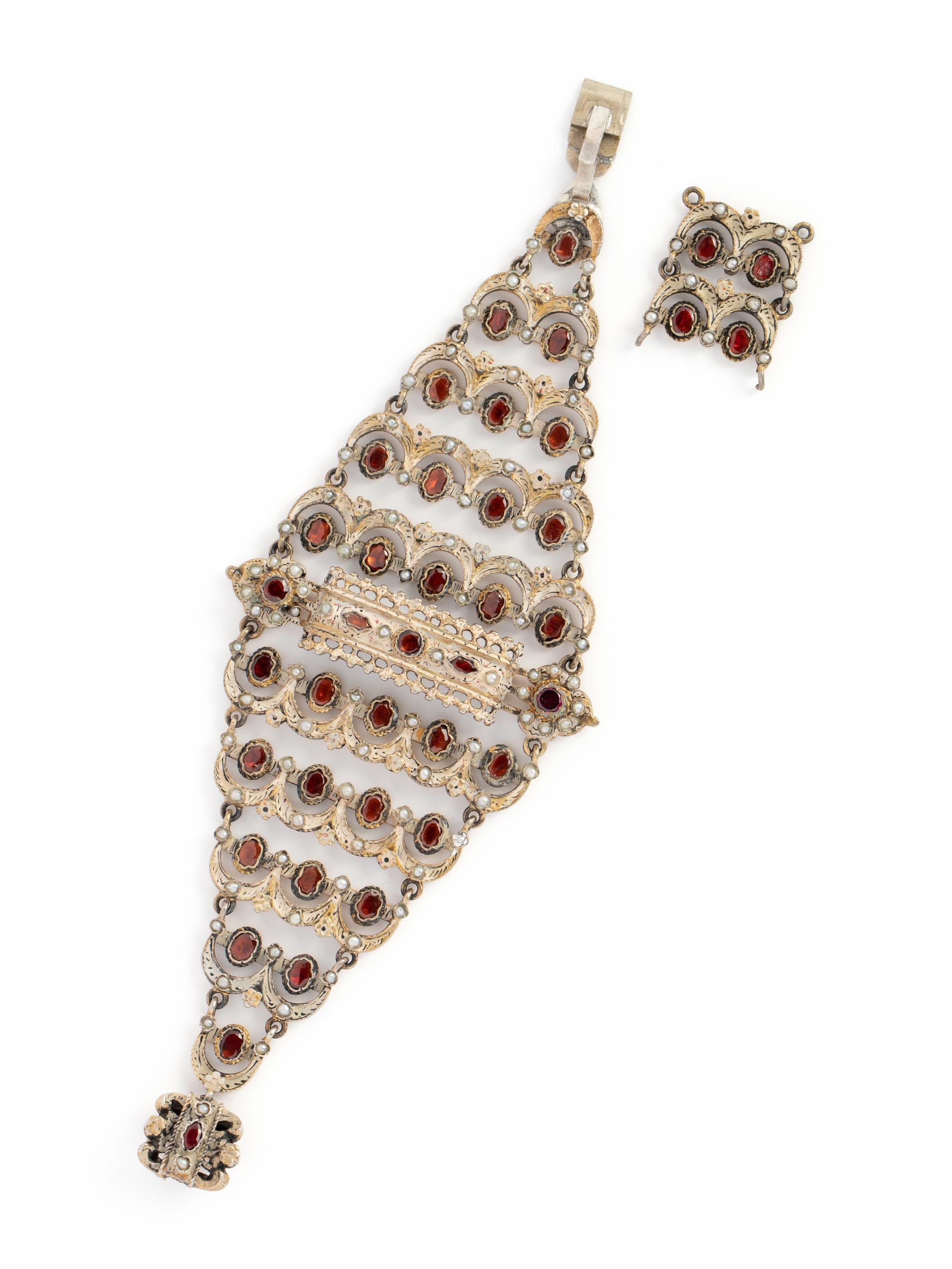 ANTIQUE, ENAMEL, SEED PEARL AND GARNET BRACELET