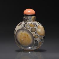 A Chinese Puddingstone Snuff Bottle, Qing Dynasty, Circa 1750-1860 — 1750-1860年 抱子石鼻煙壺