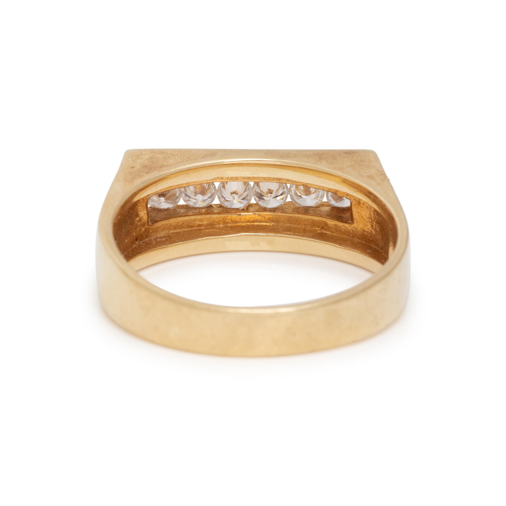 YELLOW GOLD AND DIAMOND RING