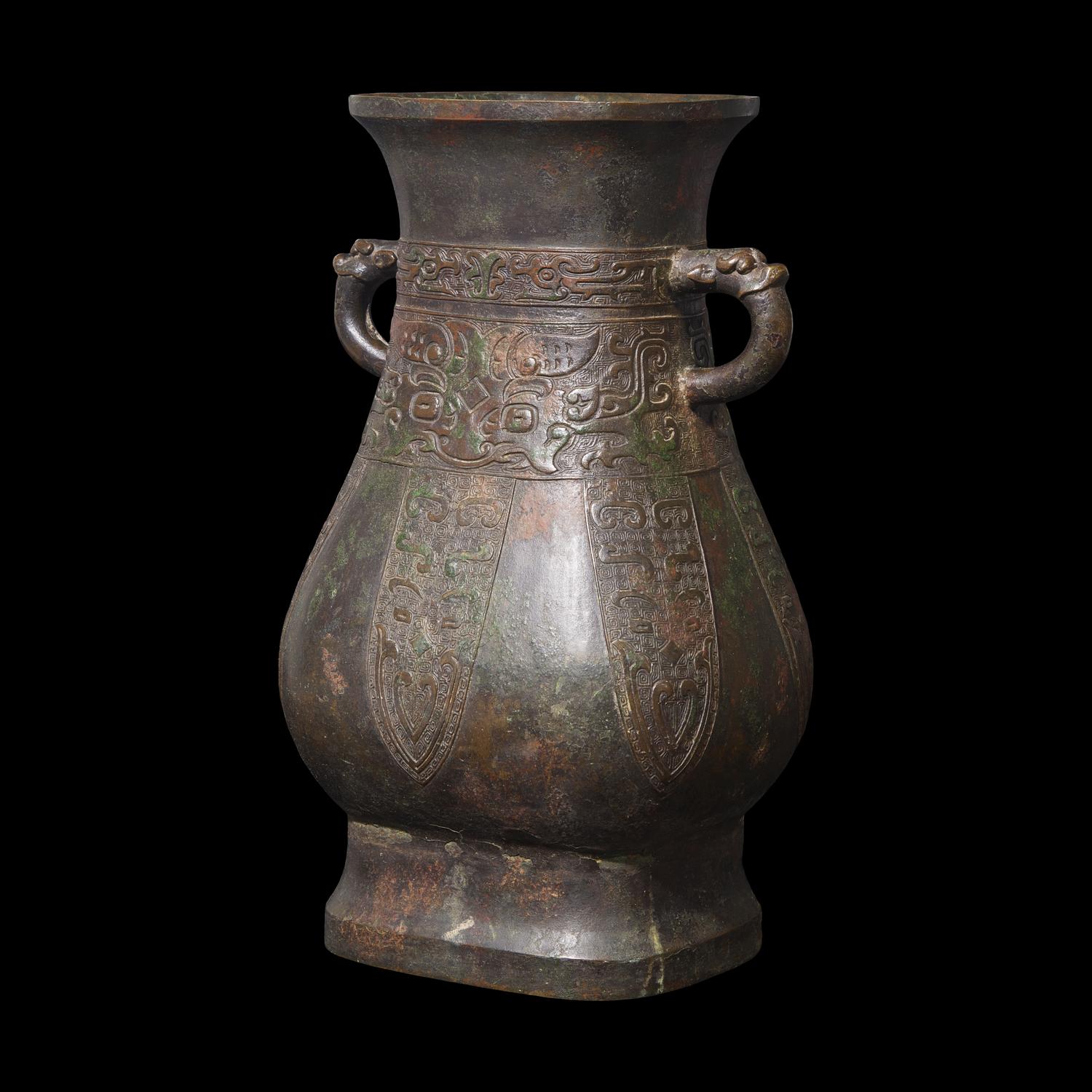 A Large Chinese Archaistic Hu Bronze Vase, Ming to Early Qing Dynasty 明末清初 仿古銅壺