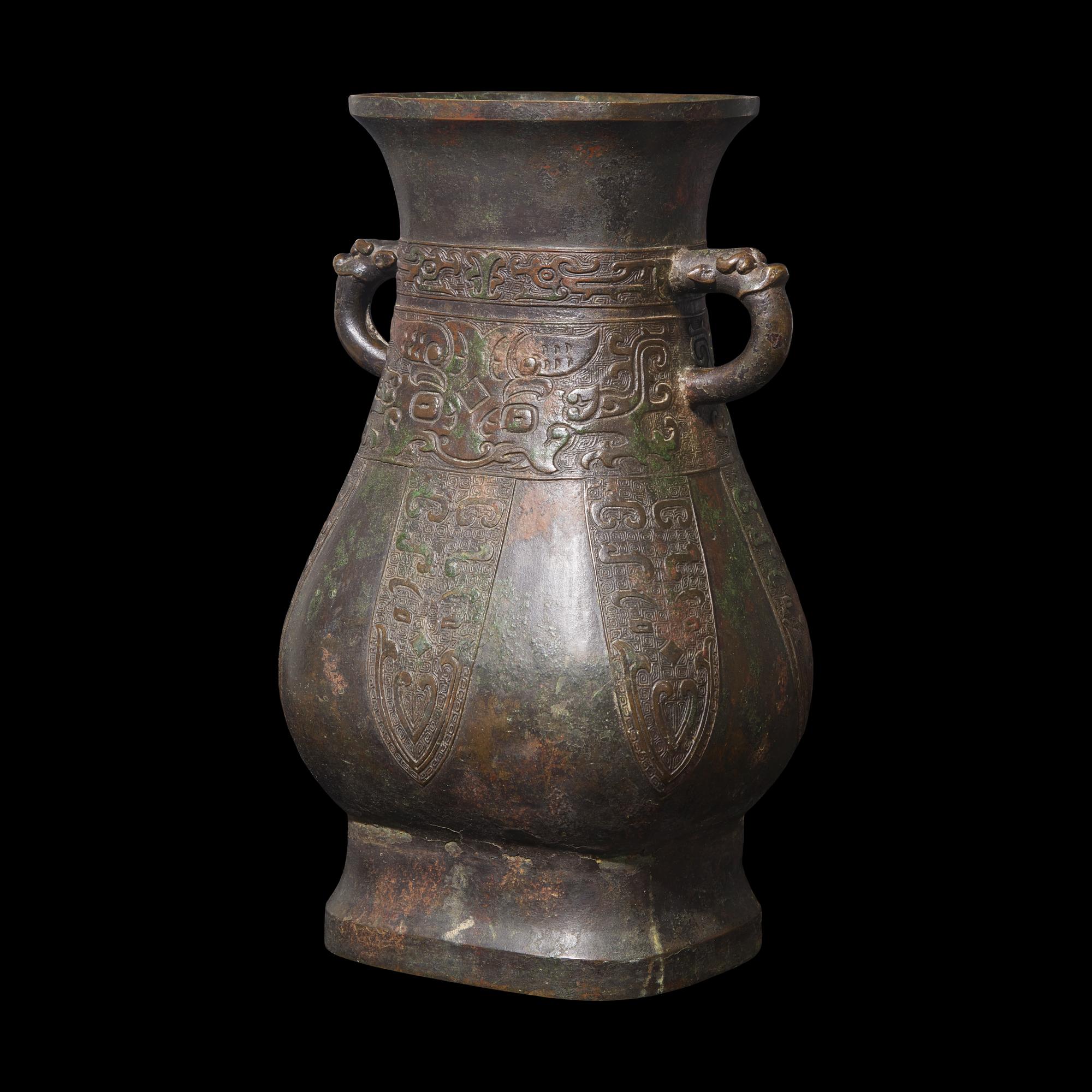 A Large Chinese Archaistic Hu Bronze Vase, Ming to Early Qing Dynasty 明末清初 仿古銅壺