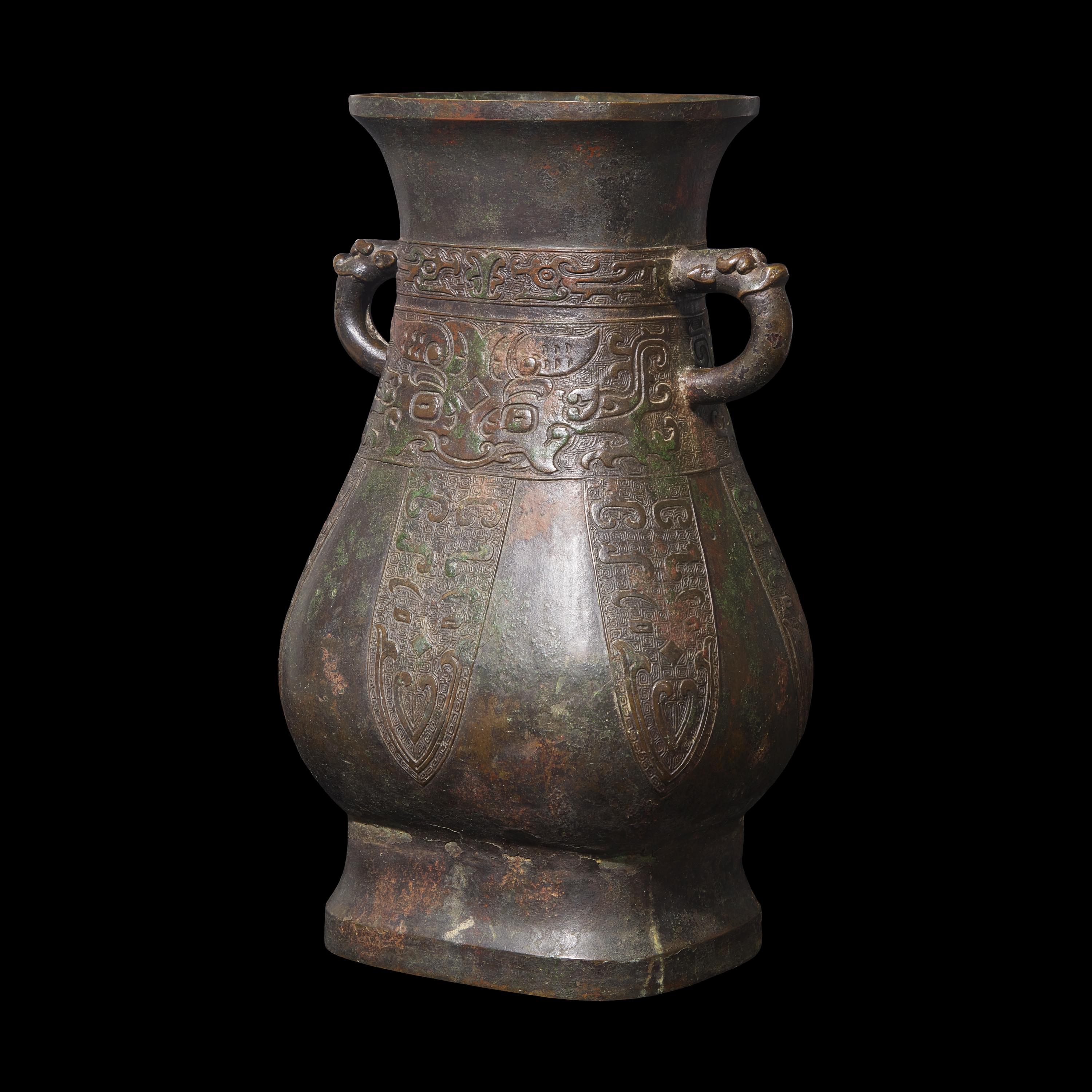 A Large Chinese Archaistic Hu Bronze Vase, Ming to Early Qing Dynasty 明末清初 仿古銅壺