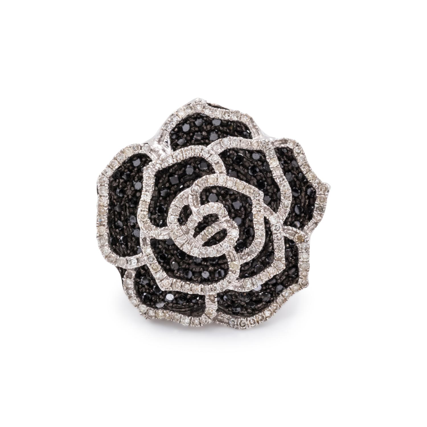 DIAMOND AND BLACK DIAMOND ROSE RING