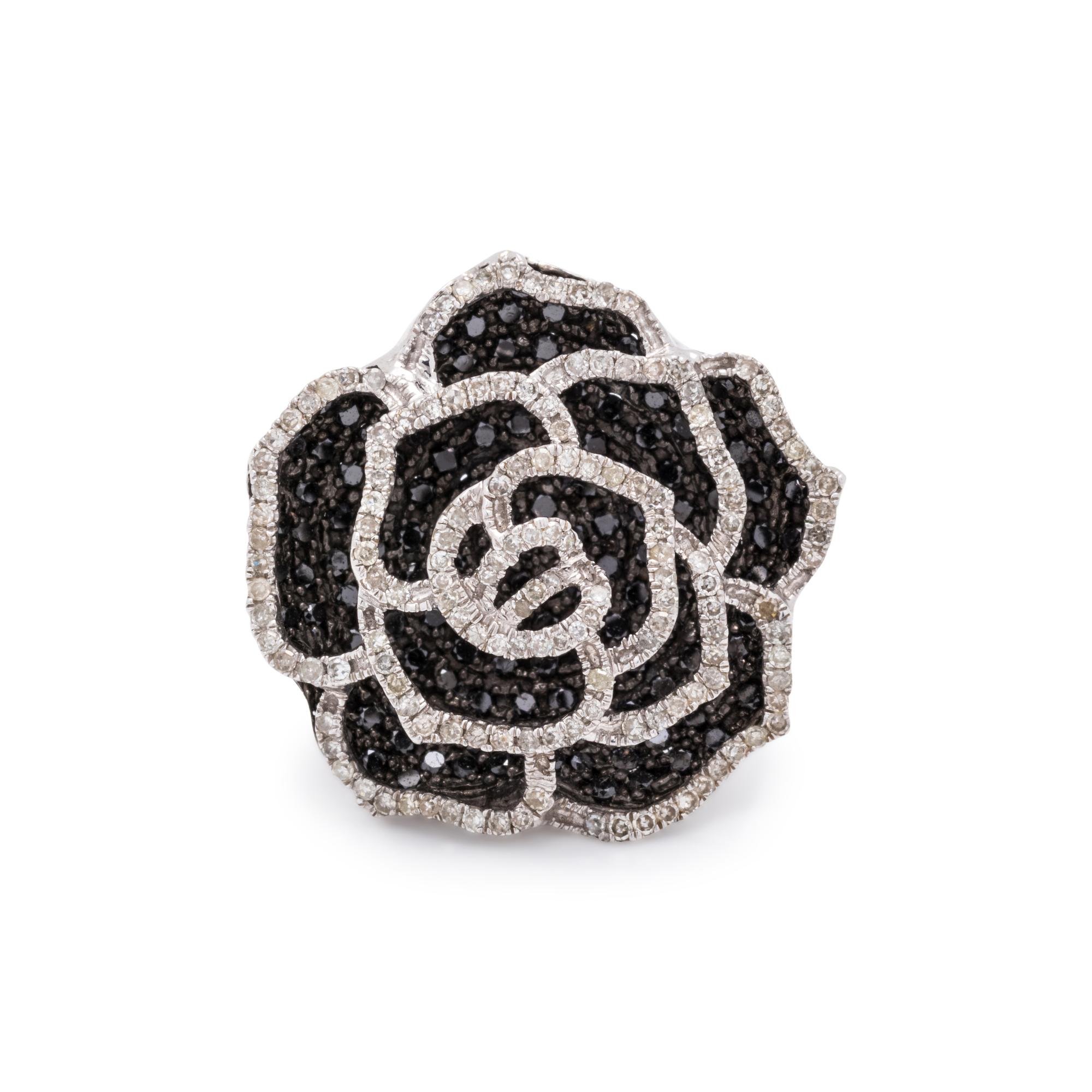 DIAMOND AND BLACK DIAMOND ROSE RING