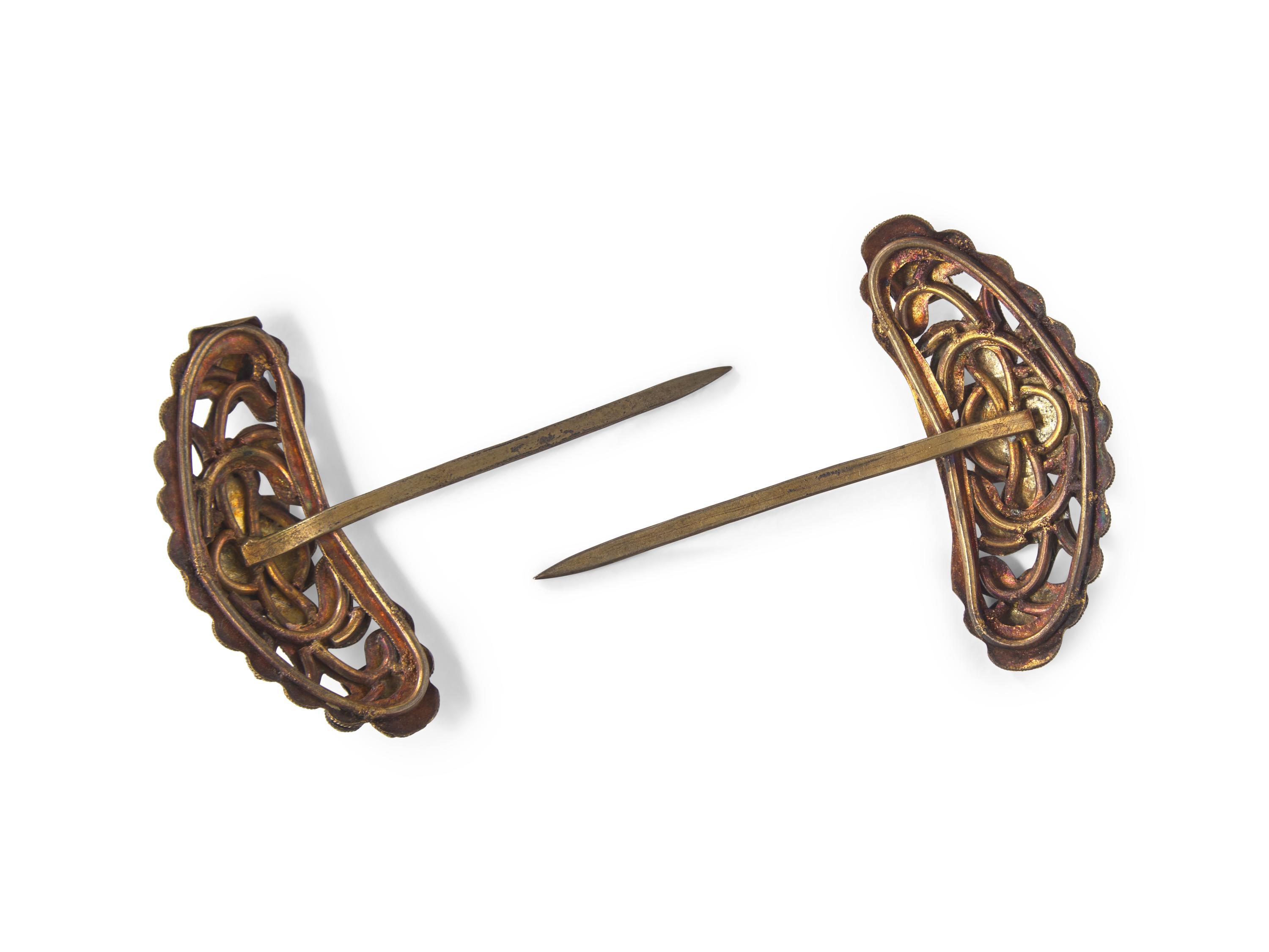 A Pair of Chinese Kingfisher Feather and Metal "Floral" Hair Pins, 19th Century 清晚期 點翠髮簪一對