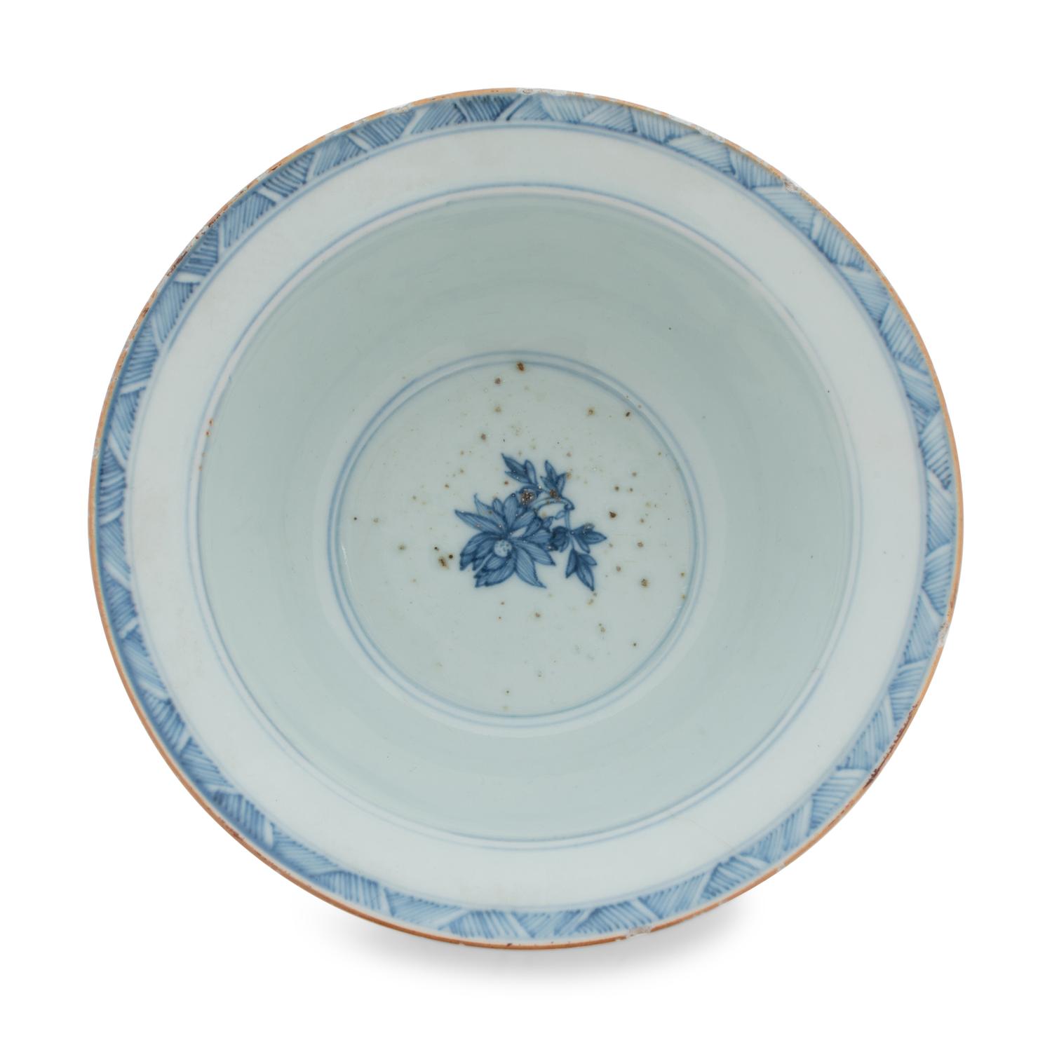 A Chinese Export Blue and White Porcelain Waisted Bowl