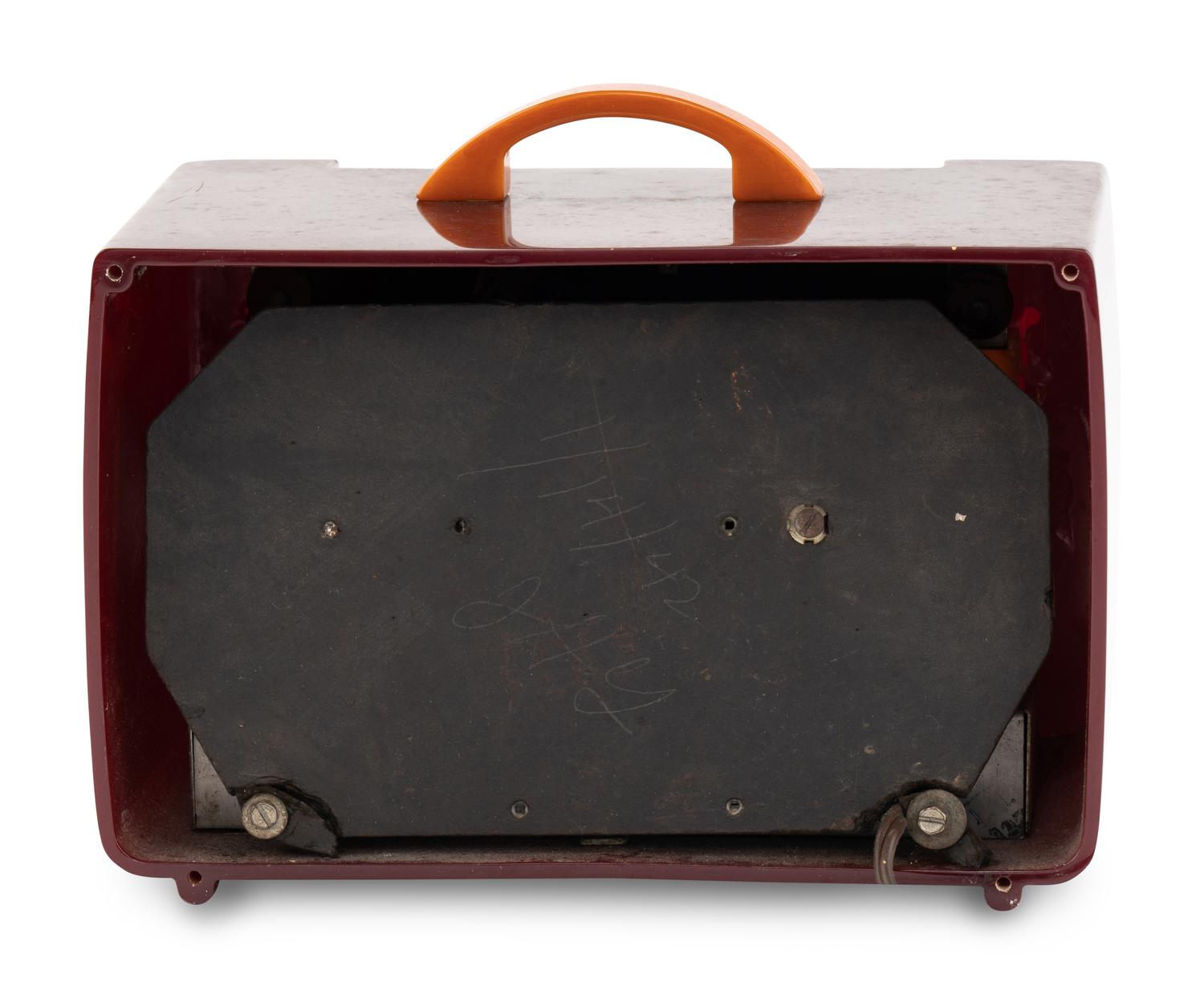 A General Electric L570 Radio