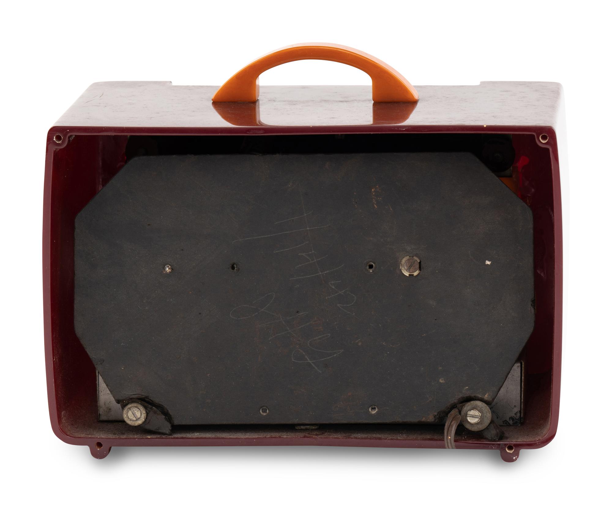 A General Electric L570 Radio