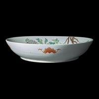 A Large Chinese Famille Rose Porcelain 'Butterflies and Peonies' Charger, Late Qing/Republic Period 晚清/民國 粉彩蝶戀花大盤