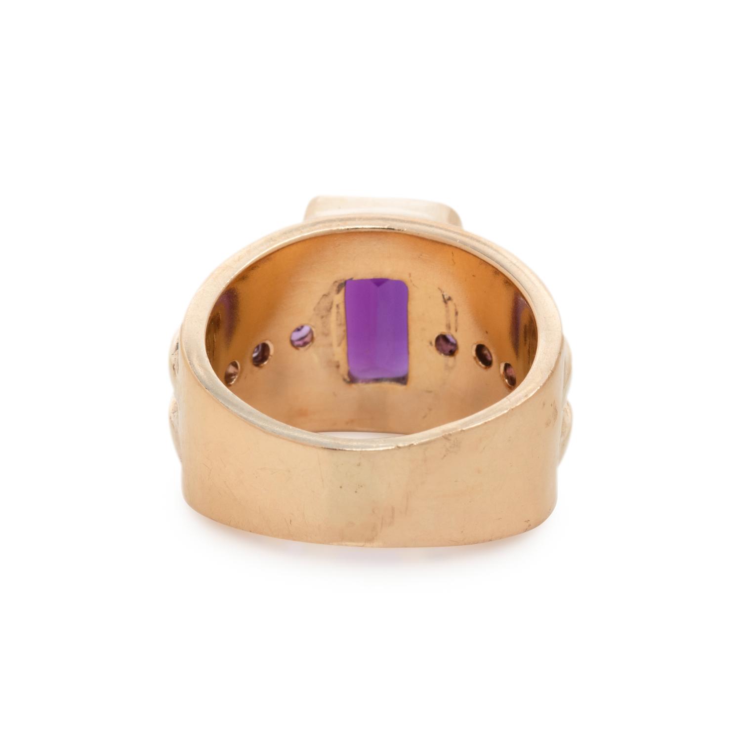 YELLOW GOLD AND AMETHYST RING