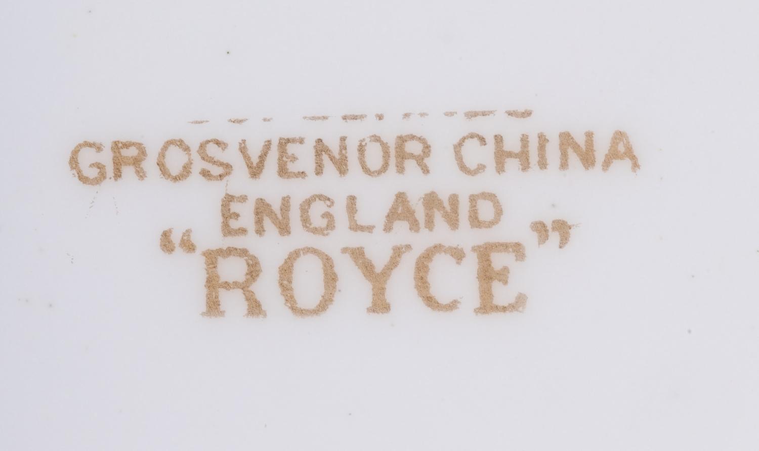 A Grosvenor and Copeland Spode Royce Porcelain Dinner Service