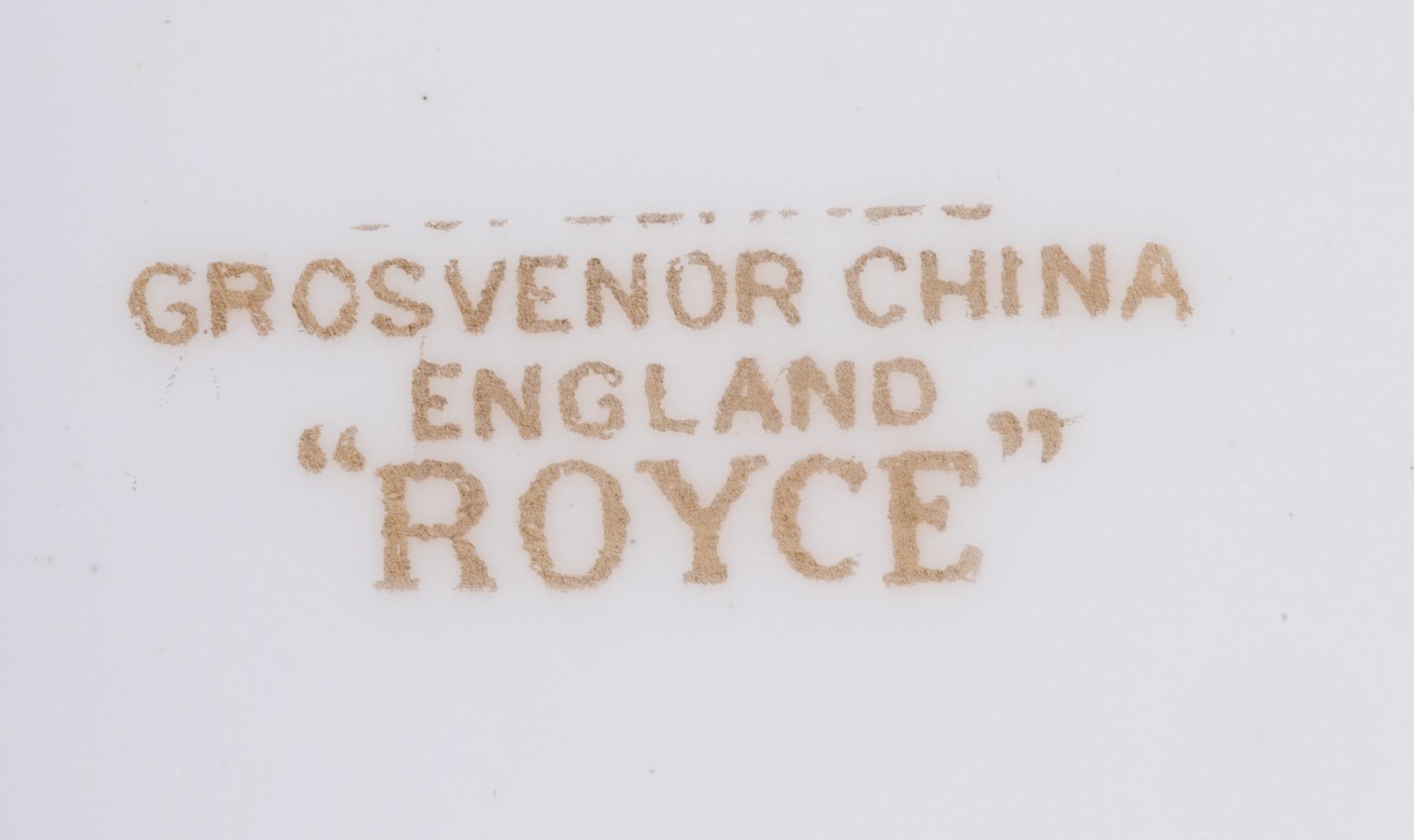 A Grosvenor and Copeland Spode Royce Porcelain Dinner Service