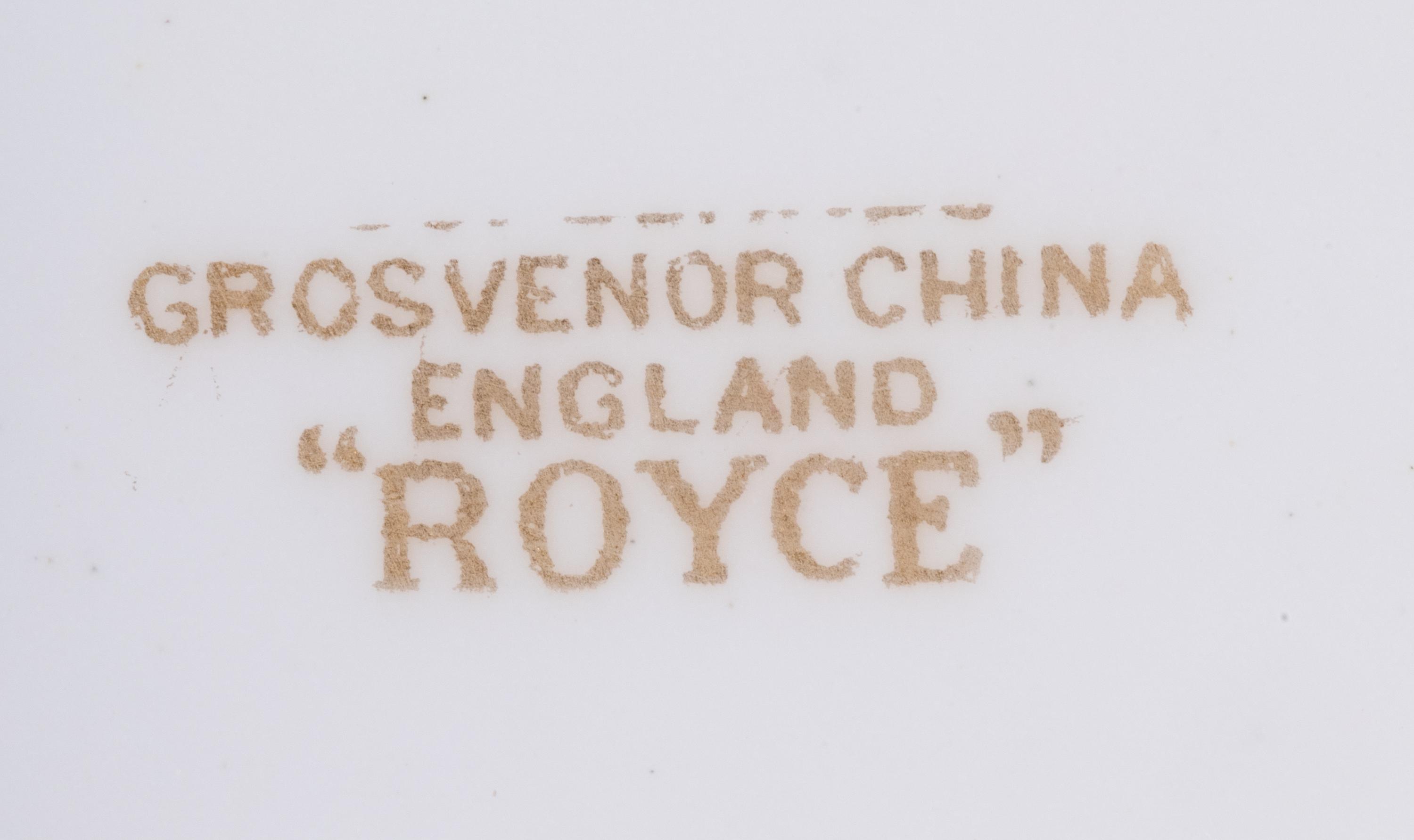 A Grosvenor and Copeland Spode Royce Porcelain Dinner Service